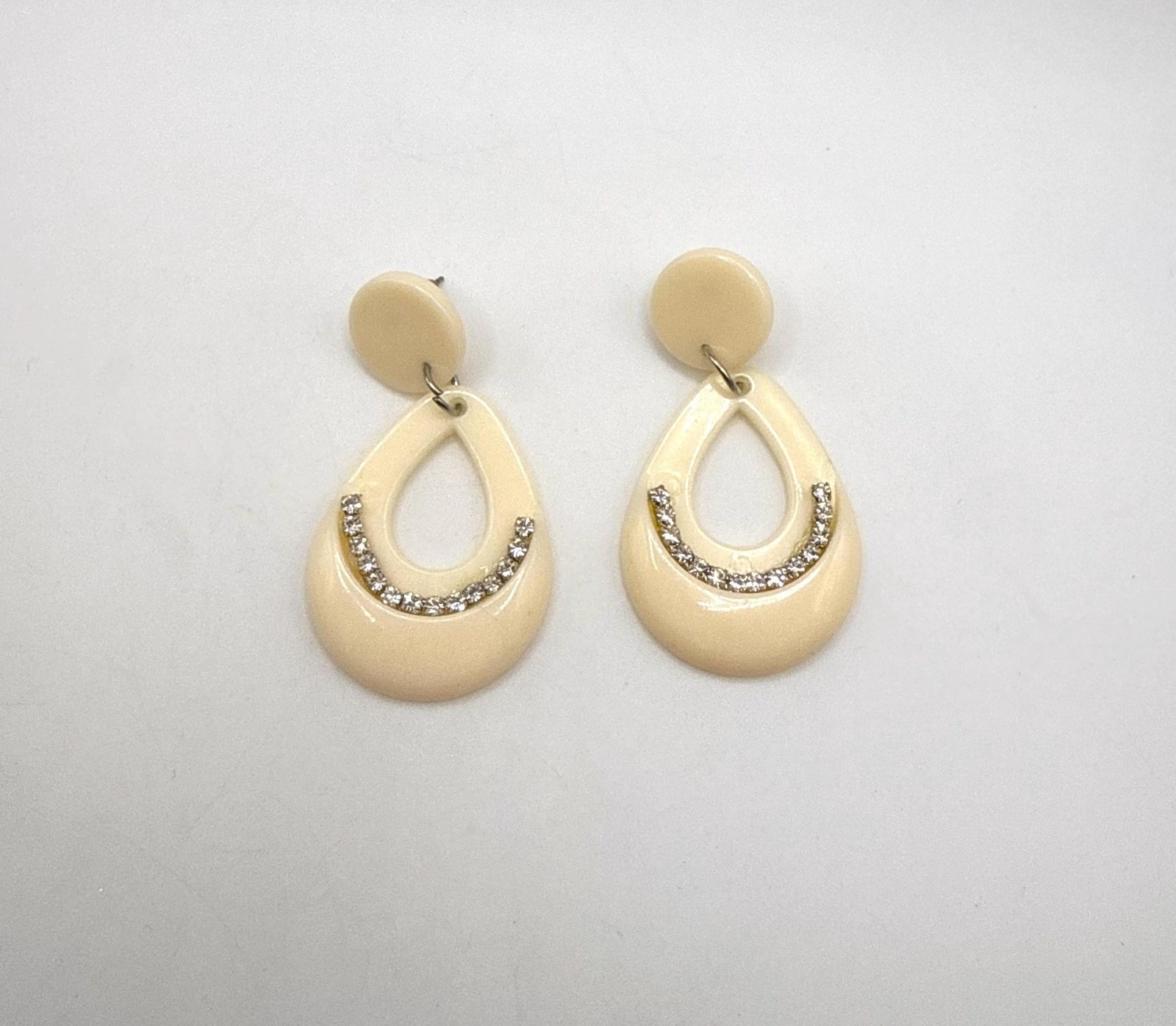 Vintage cream off white lucite drop dangle earrings with rhinestones pierced