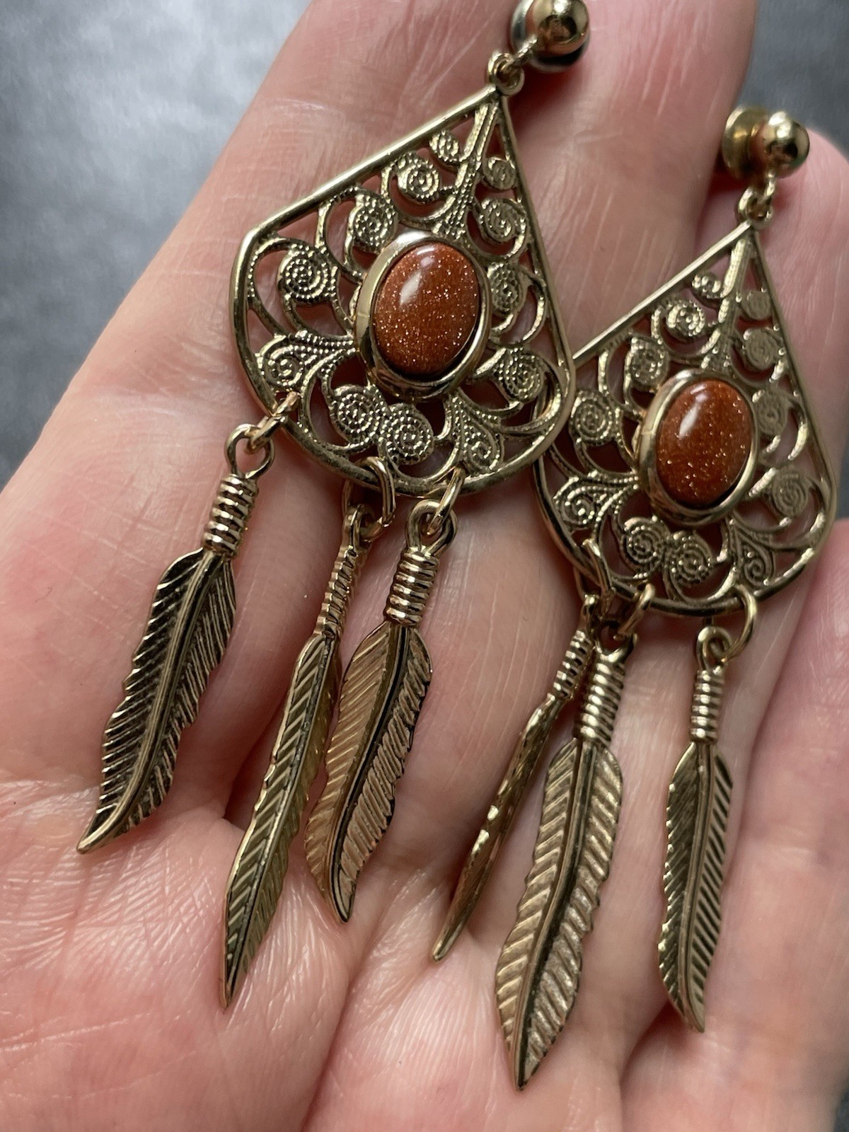 Vintage 2.5” Goldstone Dangle Leaf Feather Gold Tone Dangle Earrings