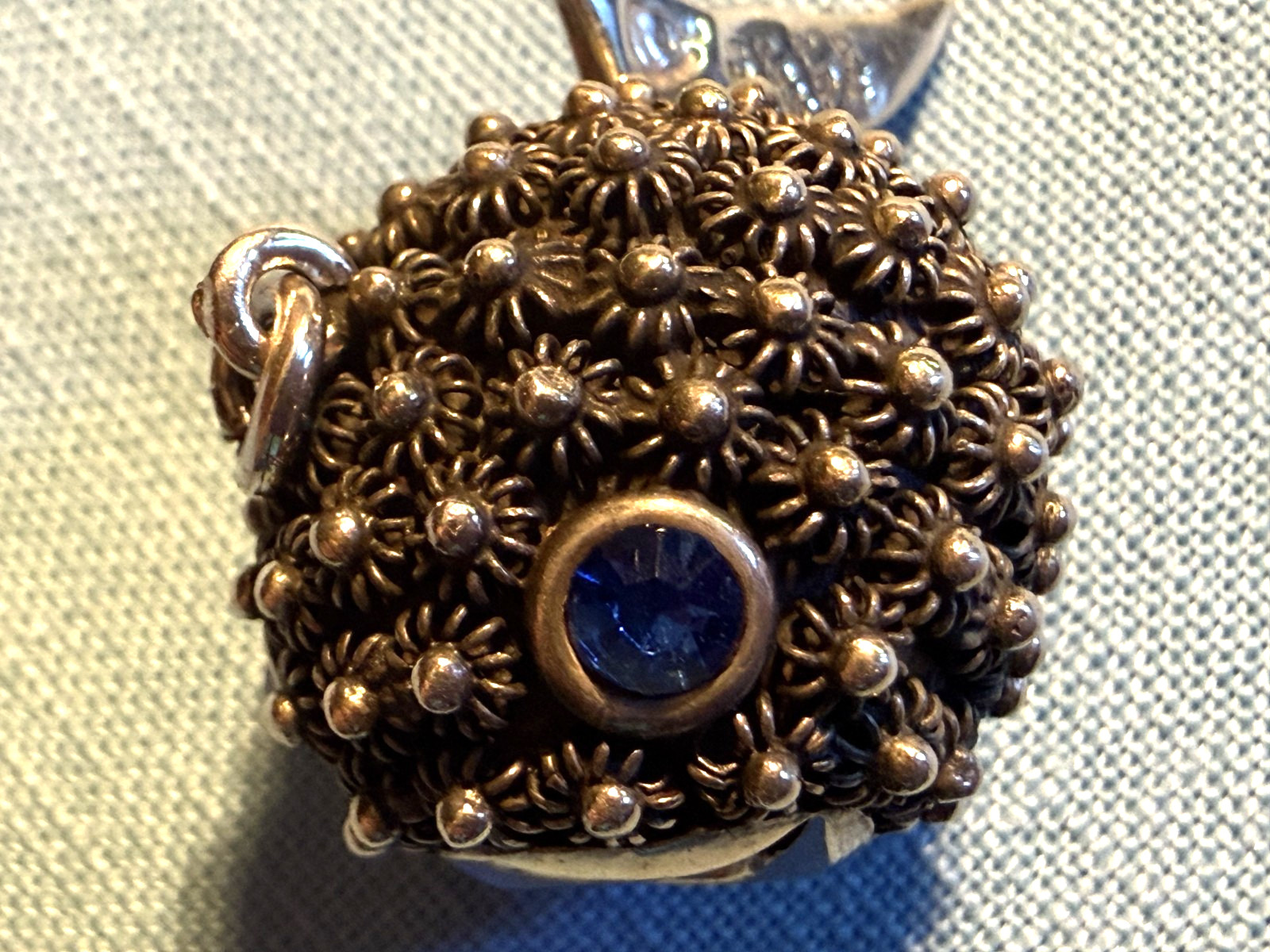 VTG MEXICO CUERA. R.D. EAGLE 17 CANNETILLE FLOWER OPEN MOUTH PUFFER FISH PENDANT