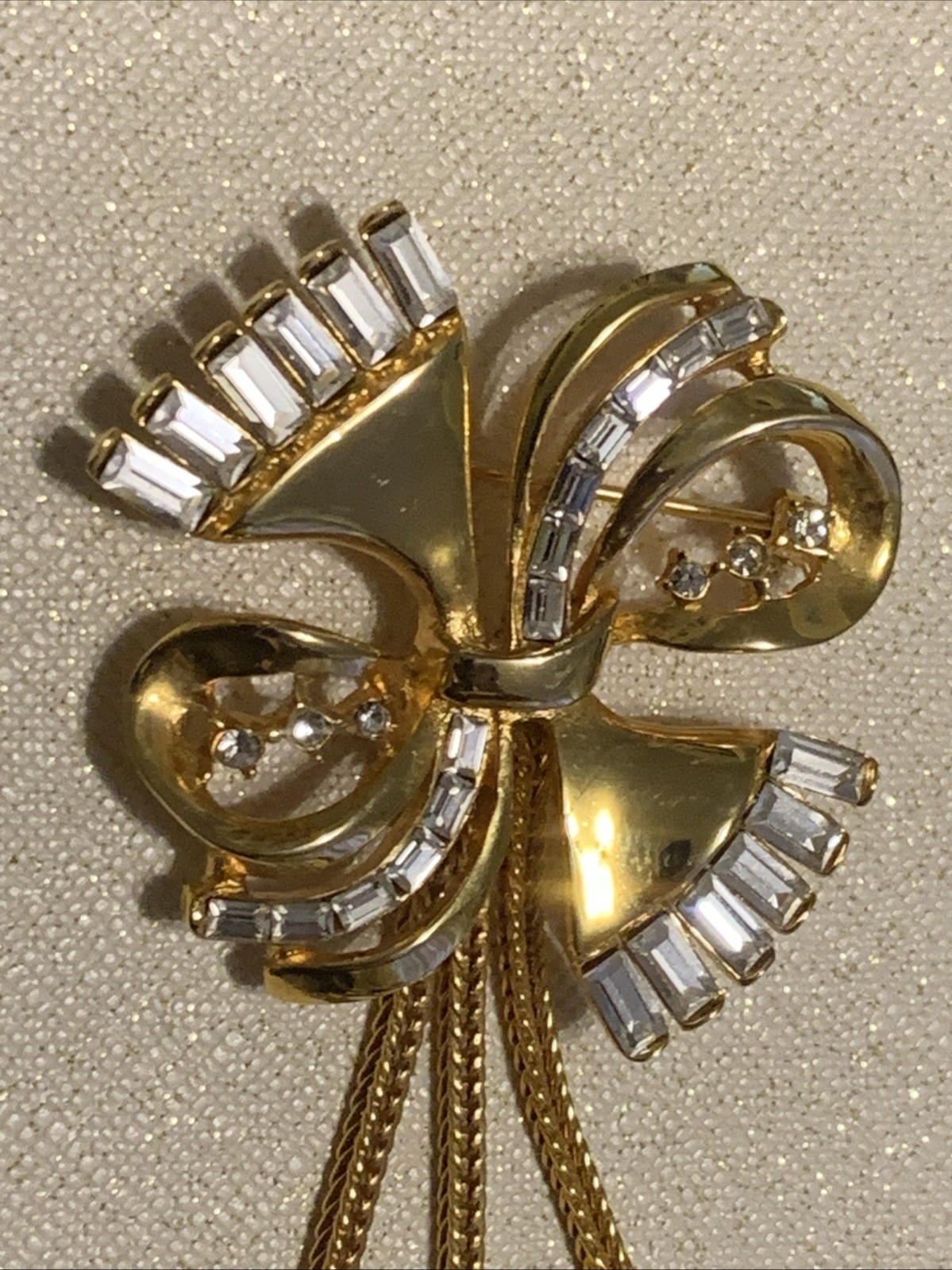 COCO VTG_Robert Rose Bow 4” Brooch Dangle Tassels Clear Rhinestones Baguettes