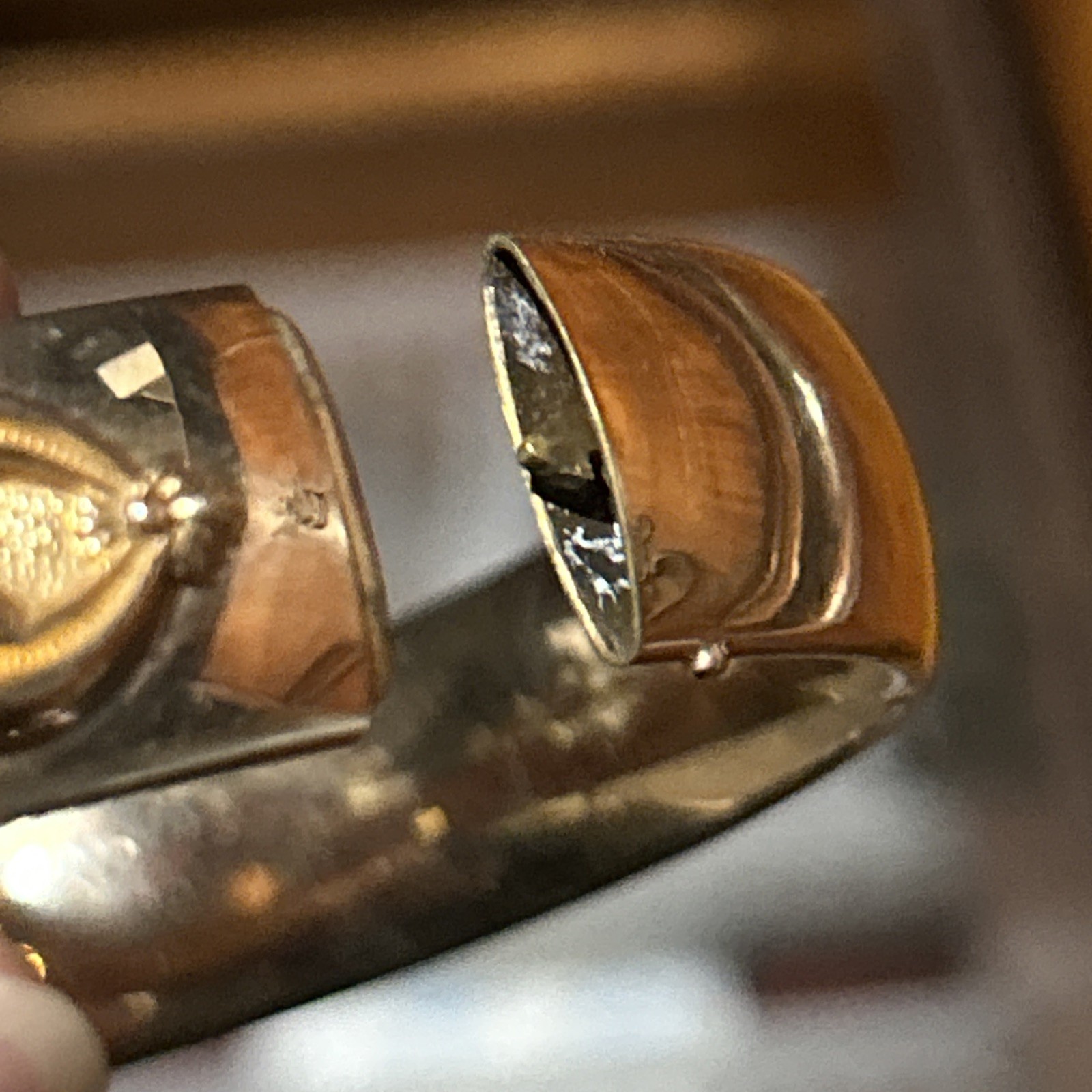 ANTIQUE 44g NOUVEAU 1/20 GOLD FILL E.M. Co HINGED PHOTO LOCKET BANGLE BRACELET