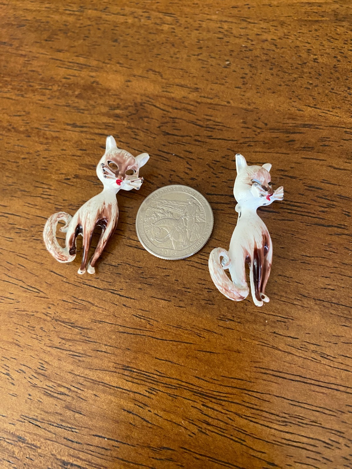 Siamese Cat Brooches Set Of 2 Vintage Scatter Pins White Brown Enamel