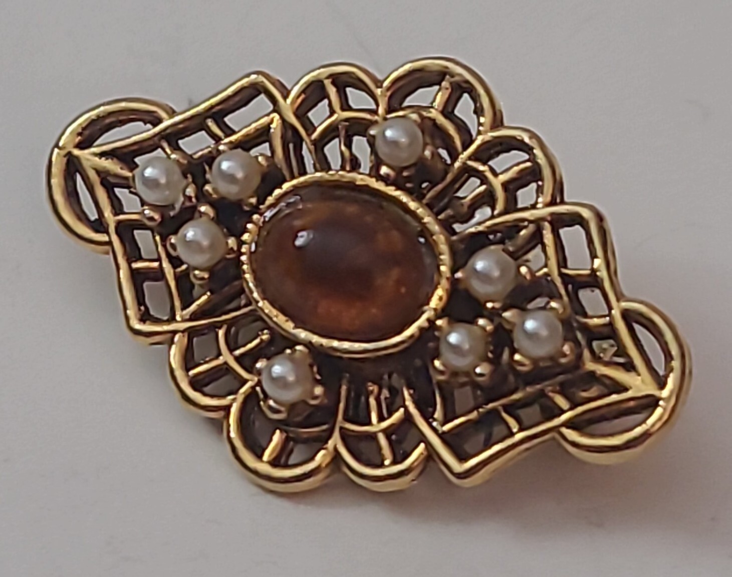 VTG TACOA Faux Pearl Gold Tone Metal Ornate Oval Brooch Pin Amber Color Stone