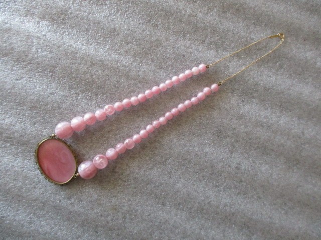 VINTAGE PINK GLASS 14K YELLOW GOLD BEAD CHOKER NECKLACE – 16.5″