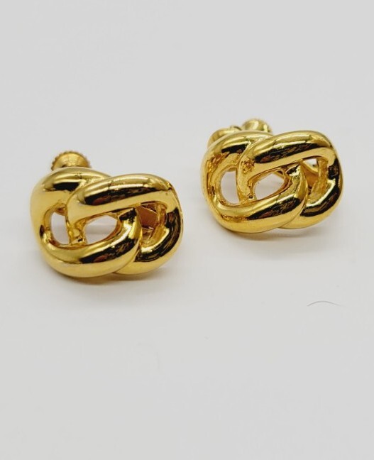 NAPIER Knot Screw Back Clip On Earrings Gold tone .6 in Intertwined Vintage