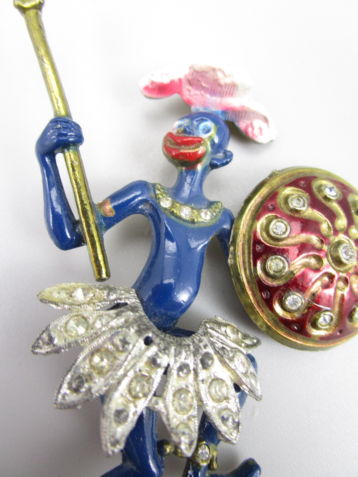 SCARCE NEW ENGLAND GLASSWORKS 3 1/2″ ZULU WARRIOR BROOCH PIN W/ SHIELD