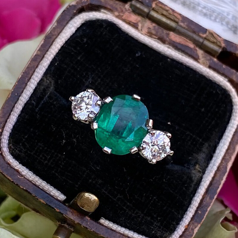 2.8Ctw Green Oval Three Stone Simulated Diamond Art Deco Wedding 925 Silver Ring