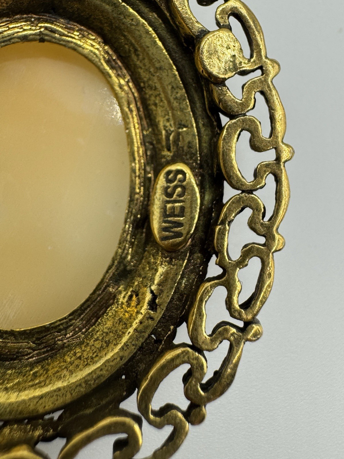 Vtg Signed WEISS Carved Shell Cameo Gold Tone Pendant Victorian Revival 1.75”