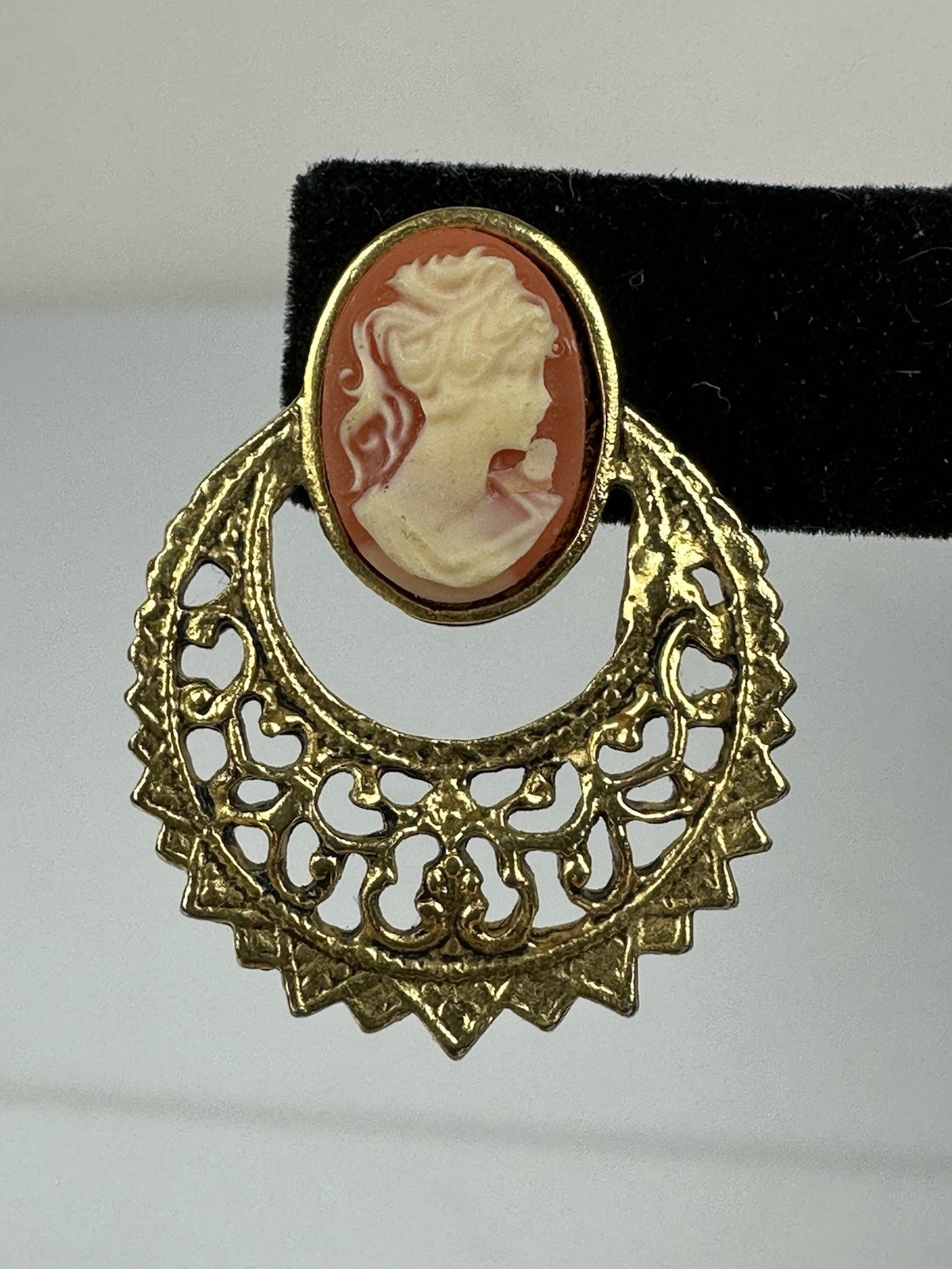 Vintage Cameo Dangle Earrings Gold Tone Filigree Victorian Style Orange Cream