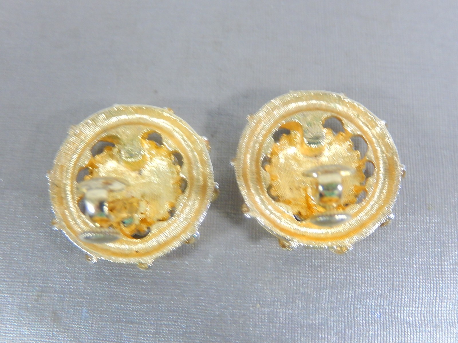 VTG SIGNED VENDOME TEXTURED 2 TONE LARGER ADJUSTABLE ELEGANT CLIP ON EARRINGS
