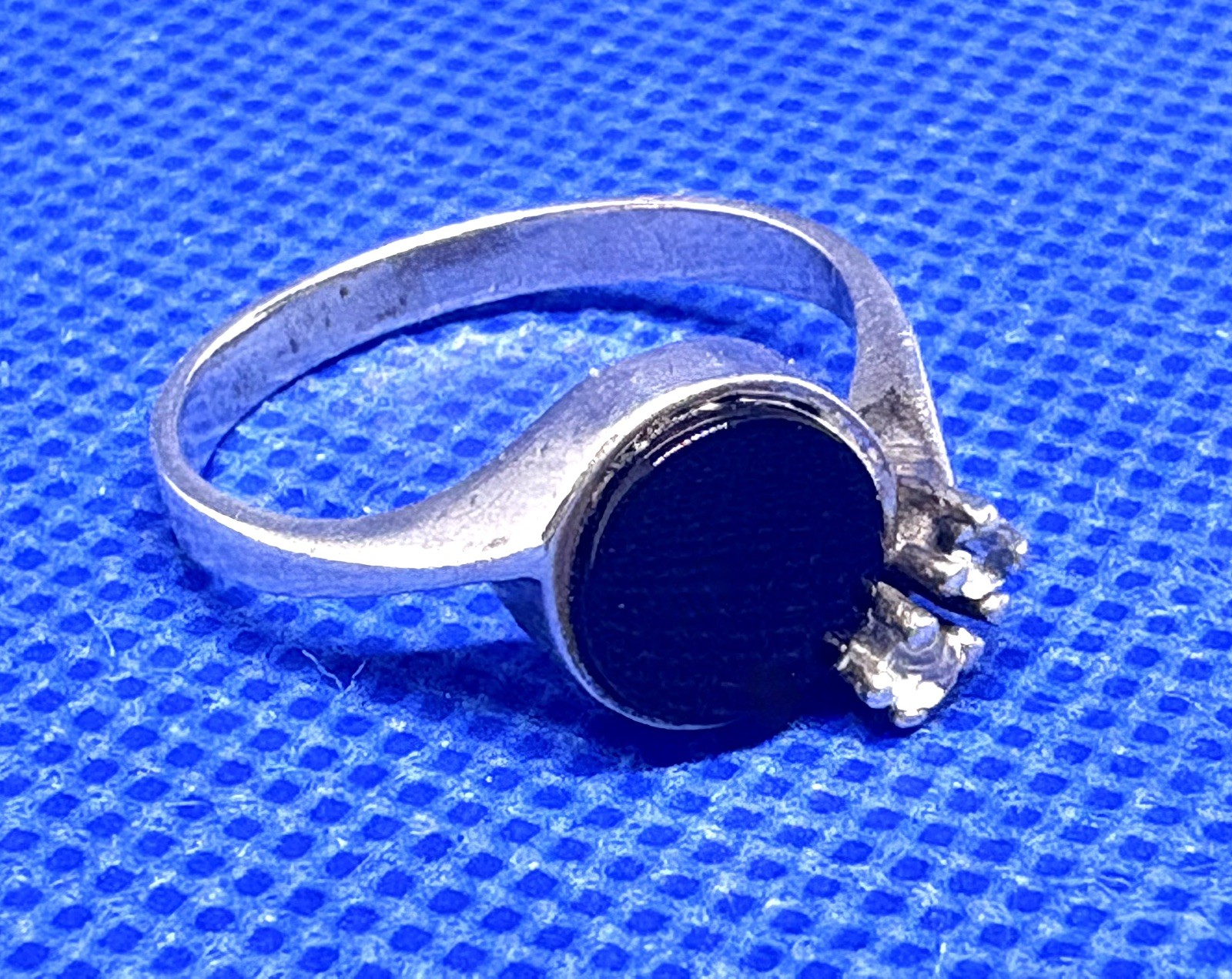 A08 Vintage 925 Sterling Silver Ring Size 8 est 1950s Black Onyx & Topaz 2.95g