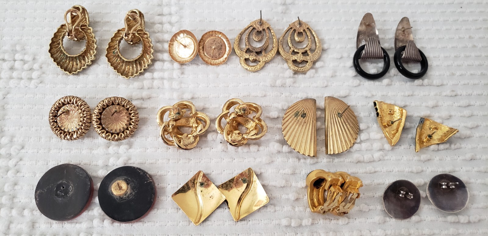 LOT OF VINTAGE 1950s-1980s COSTUME JEWELRY 12 PAIR OF EARRINGS