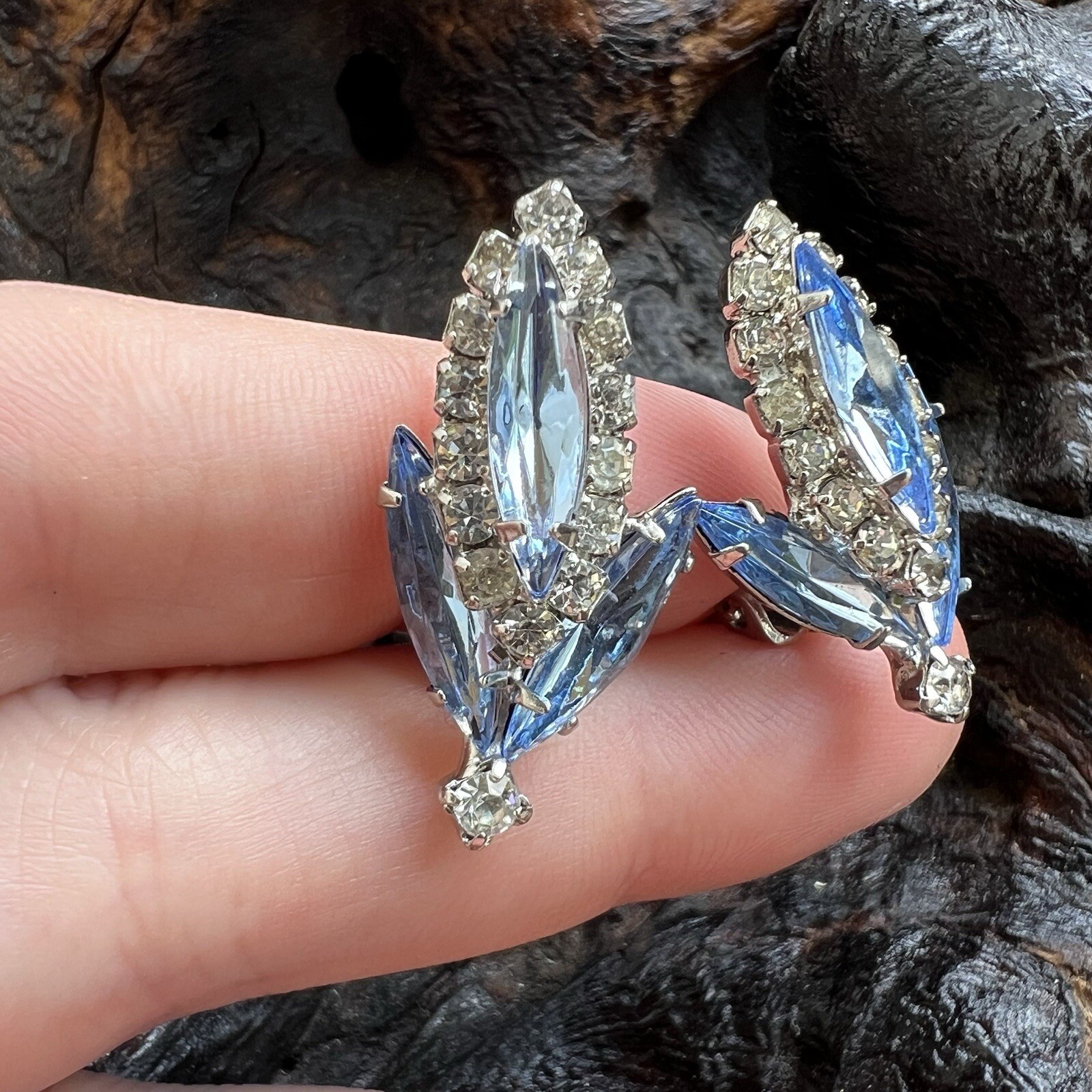 Vintage Weiss Light Blue Teal Rhinestone Clip Earrings Marquise Cluster