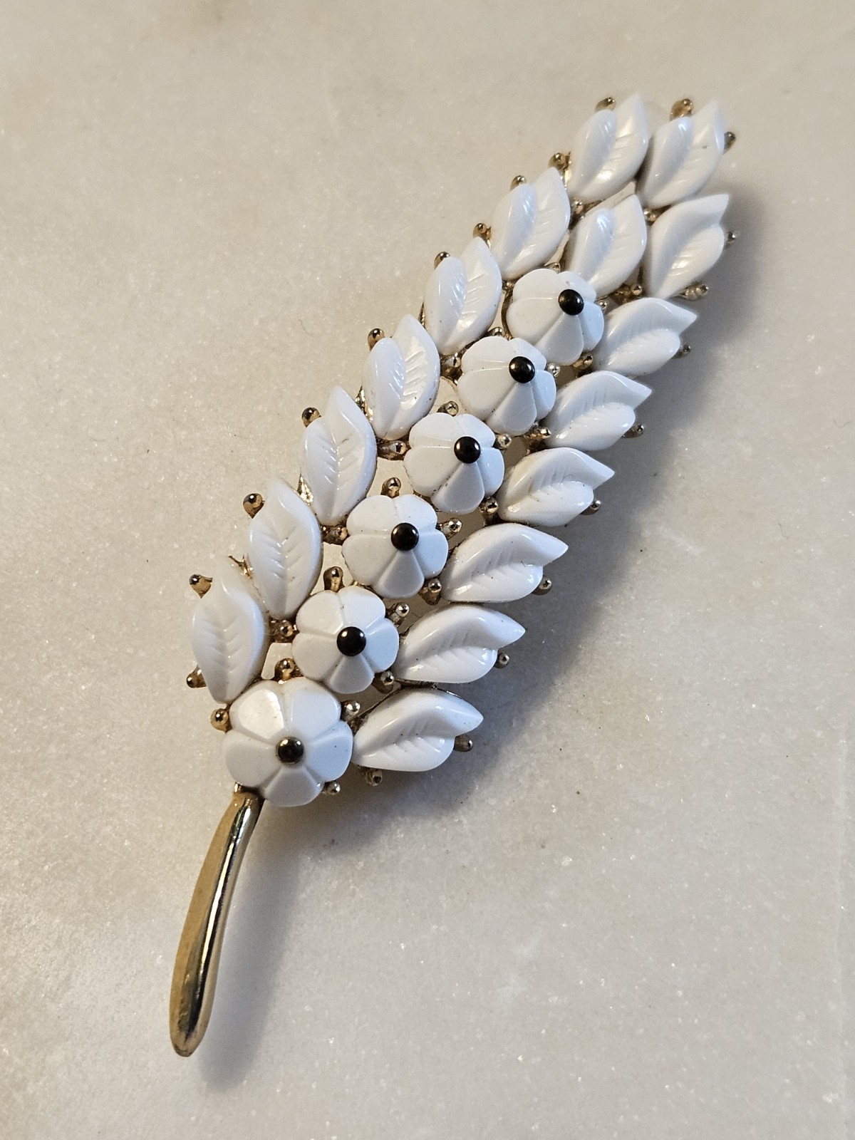Vintage Crown Trifari Molded White Leaf Flower Frond Gold Tone Pin Brooch