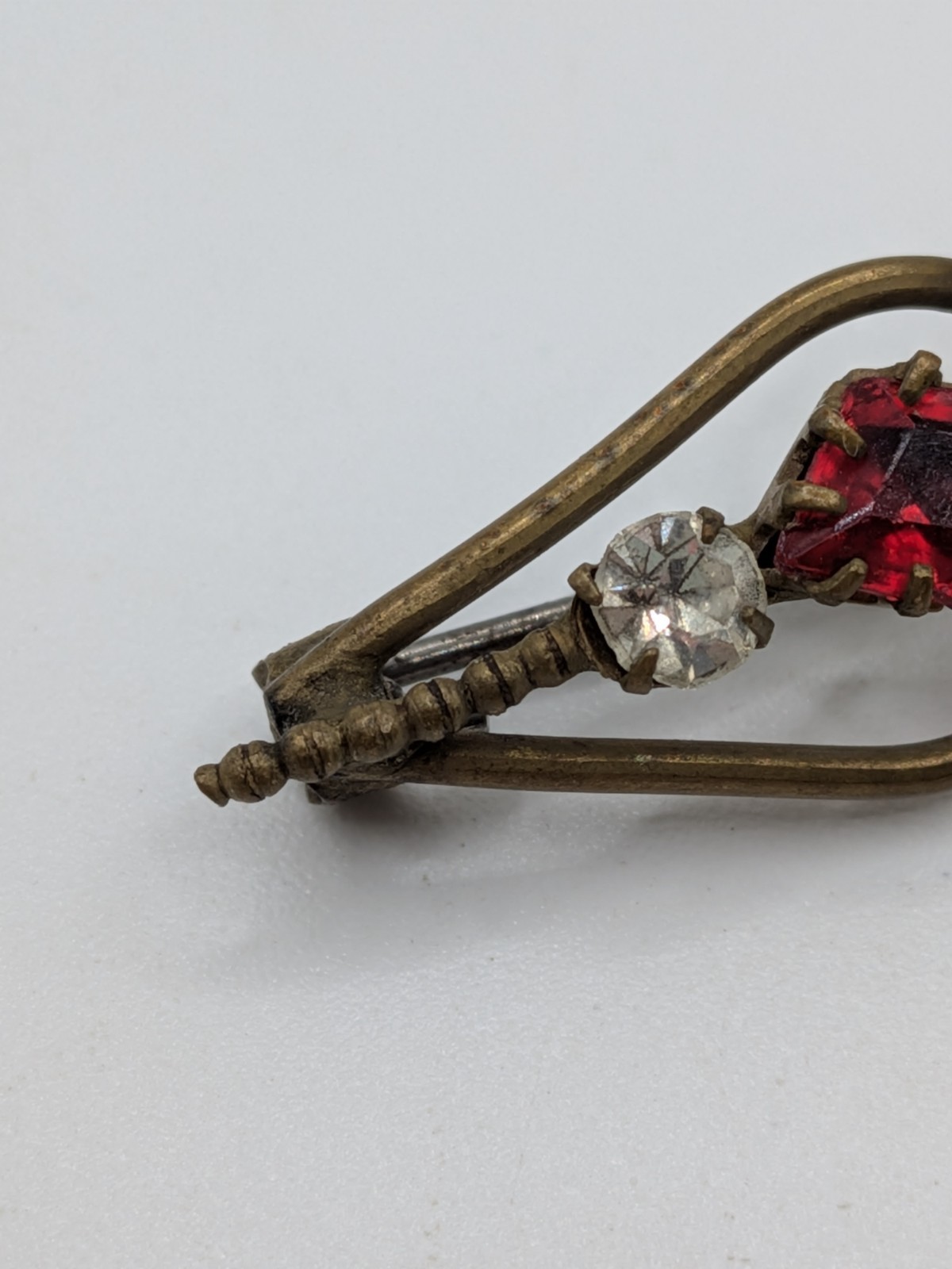 Antique Vintacge Art Deco GOLD RED Clear Rhinestone SMALL Bar BROOCH PIN C Clasp