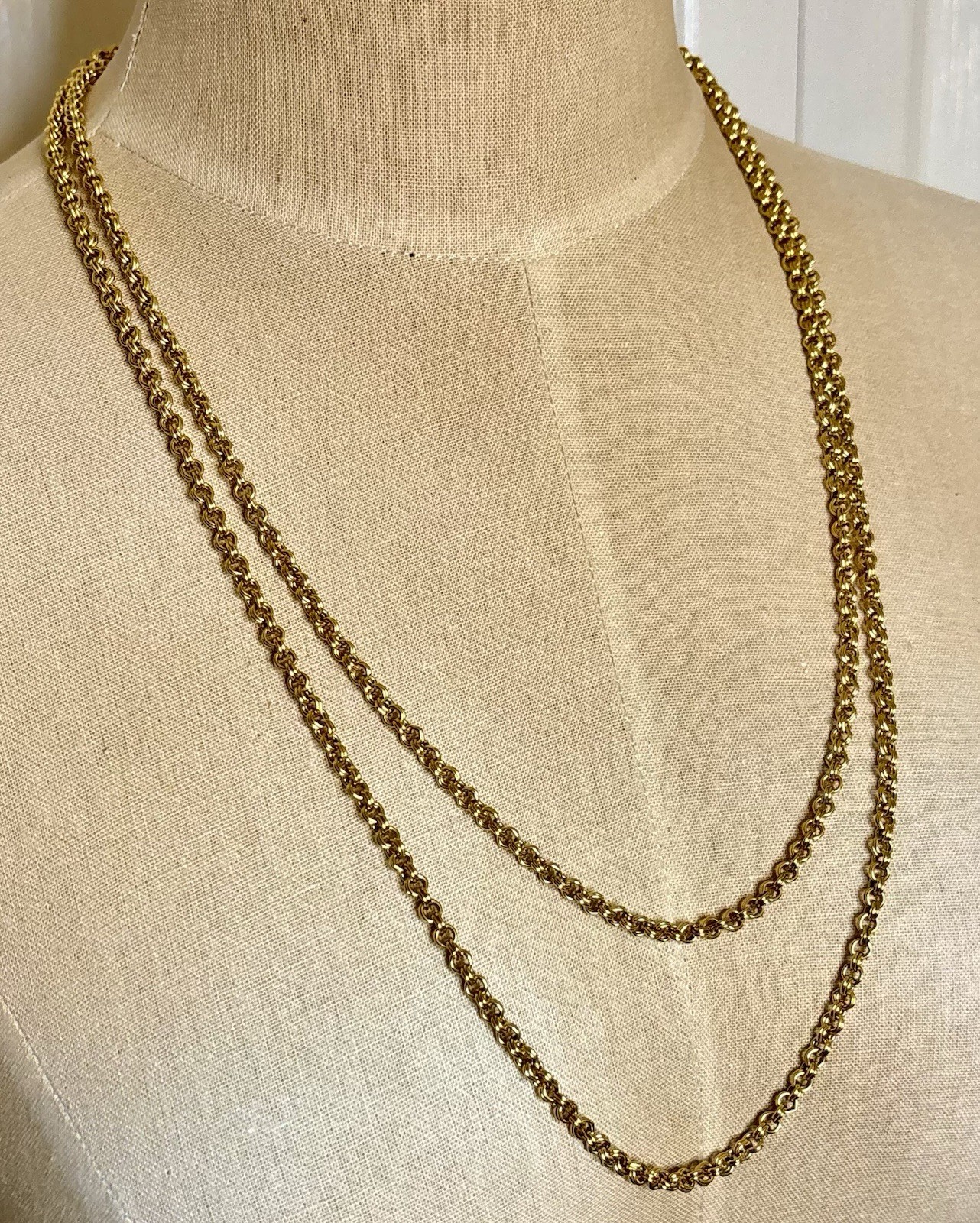 Vintage Crown Trifari Double Round Link Gold Tone Long Chain 54″ Hang Tag Logo