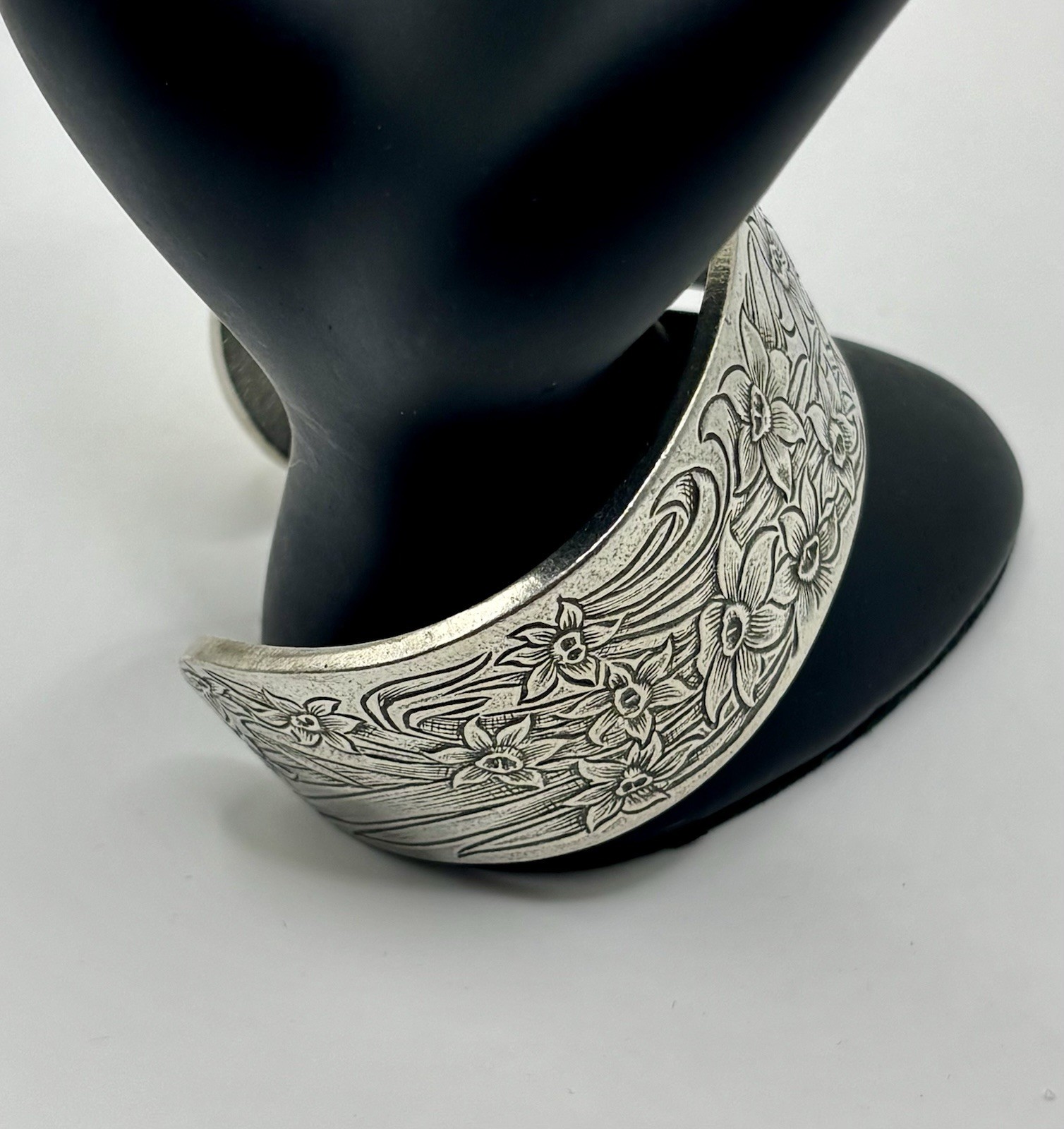 Vintage Salisbury Pewter Flower of The Month March Cuff Bracelet Made In USA