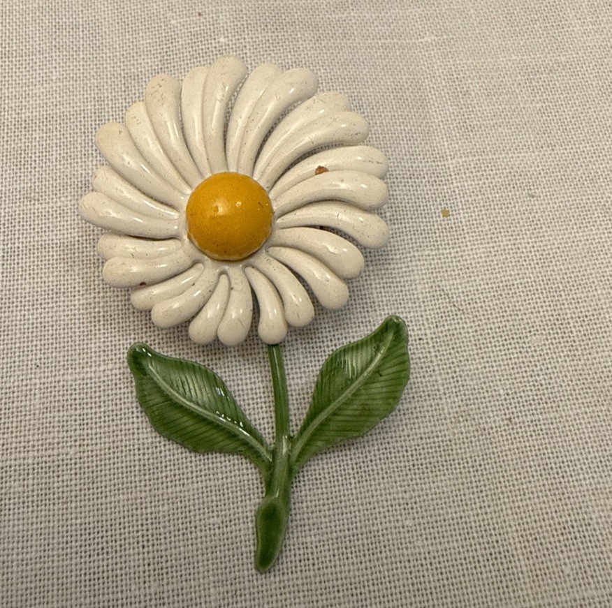 Vintage Enamel Brooch White Daisy approximately 2”