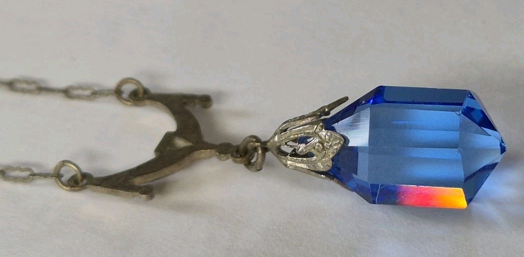 Necklace Art Deco Blue Crystal Sphere Faceted Shape Silver Tone Chain 15.75″