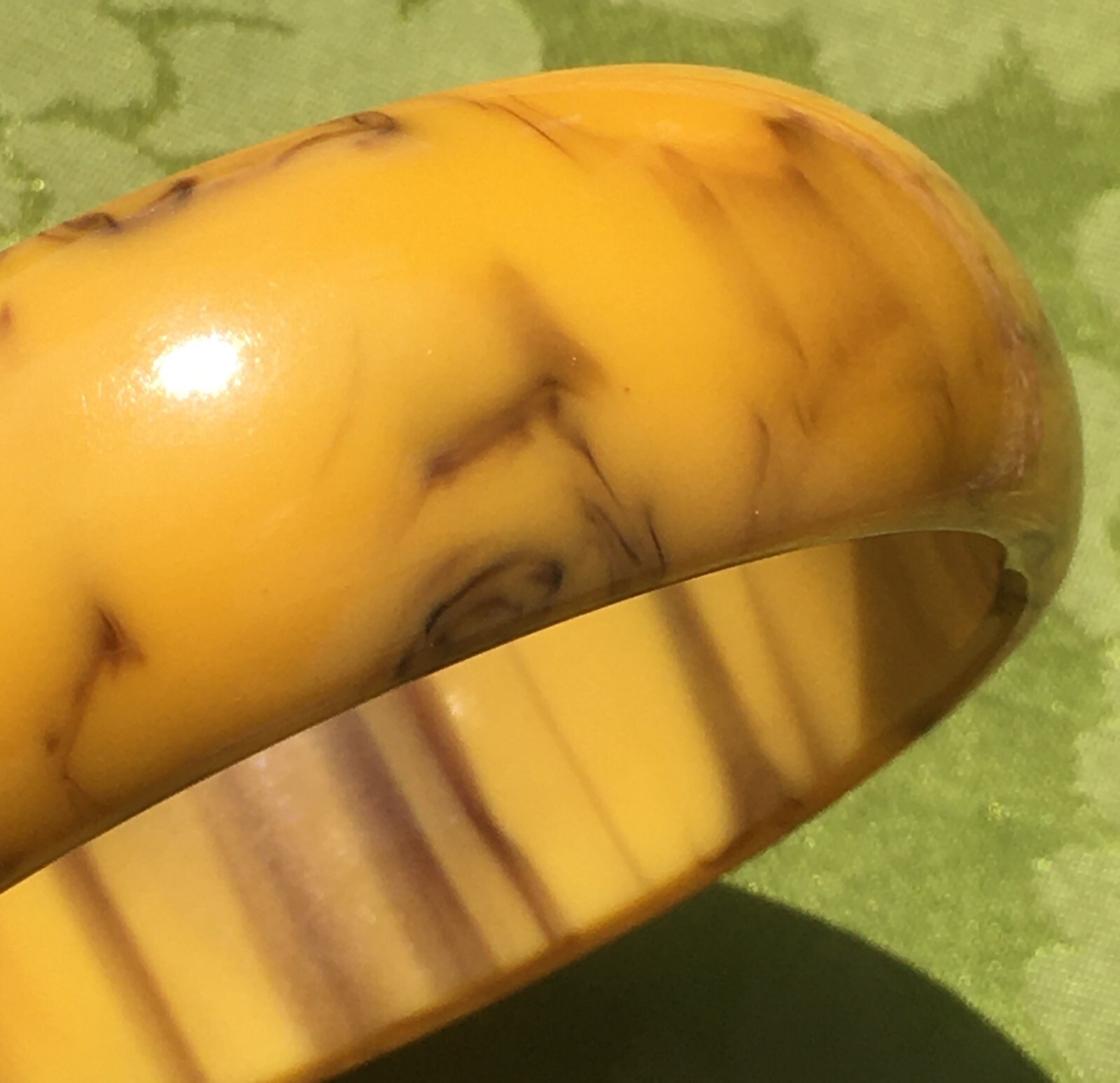 FRENCH 1940s WOMEN WIDE BANGLE BRACELET~YELLOW & BROWN MARBLED BAKELITE~PERFECT