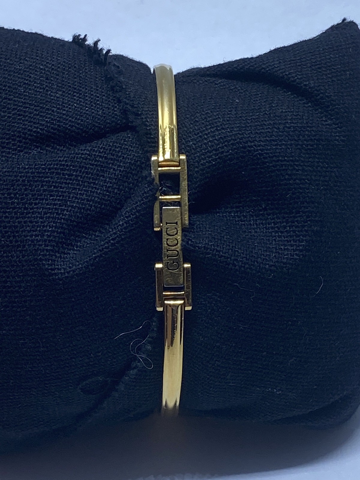 Vintage Gucci 11/12.2 Bangle Watch Gold Tone Green Red Bezel Swiss Made COA