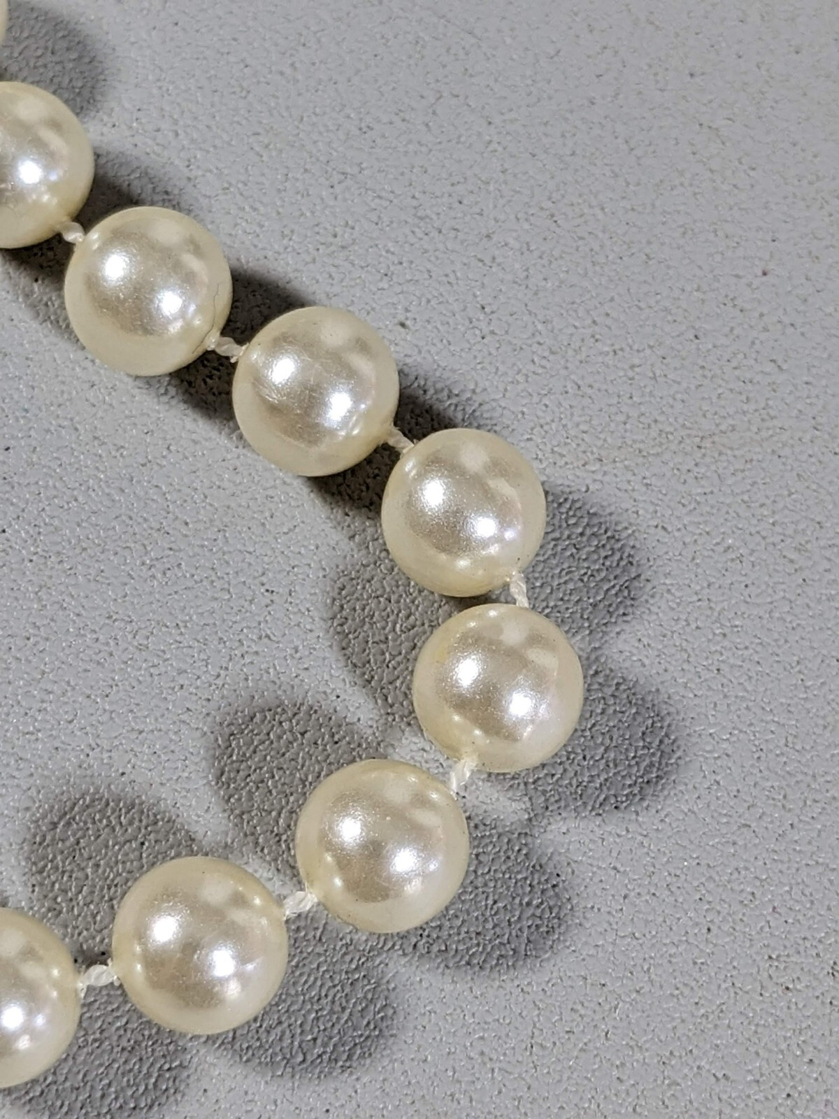 Vintage Ivory Color Faux Pearl Acrylic 8mm Beaded Necklace 17.5 in