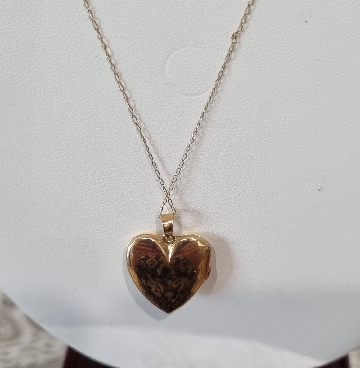 Vintage Solid 14K Yellow Gold Engraved Heart Locket Pendant Necklace 2.6g Video