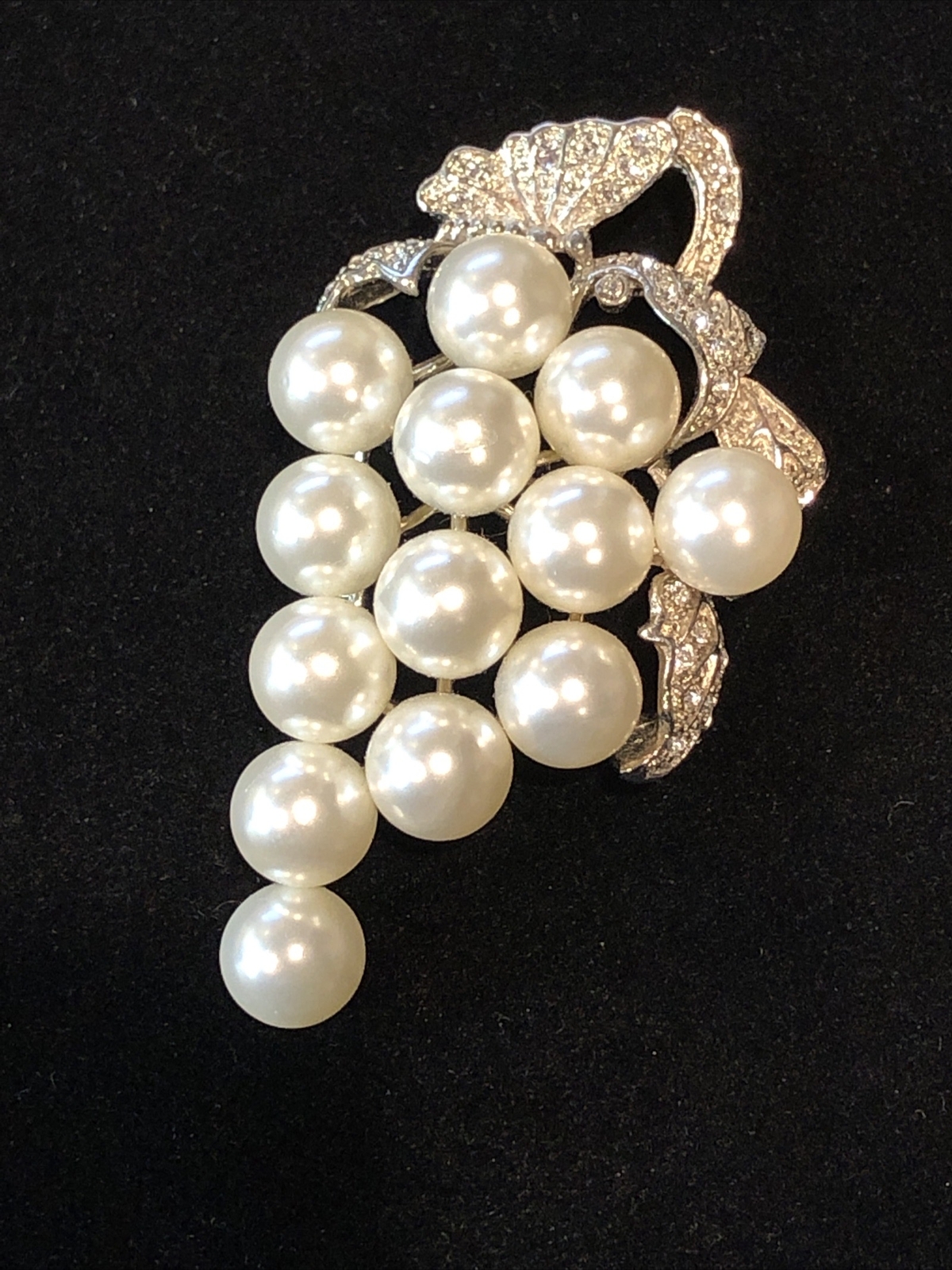Beautiful Vintage Brooch Faux Pearl Grapes w Butterfly Museo de Oro