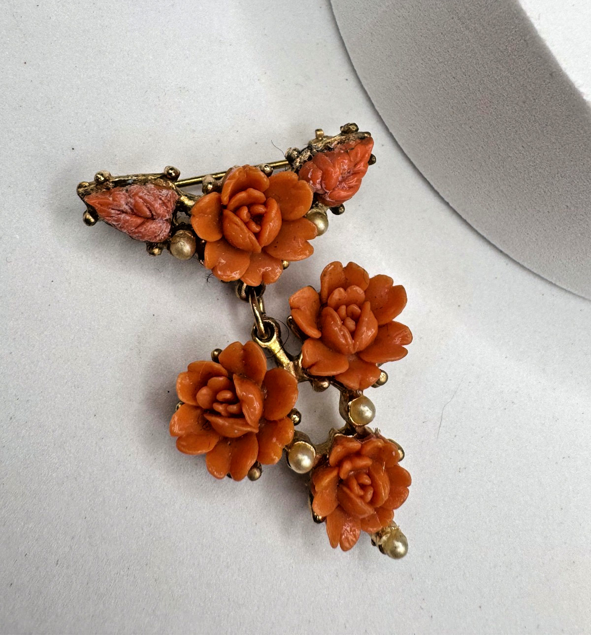 Vintage Carved Faux Coral Rose Dangle Brooch Gold Tone Pearl Floral Drop Pin