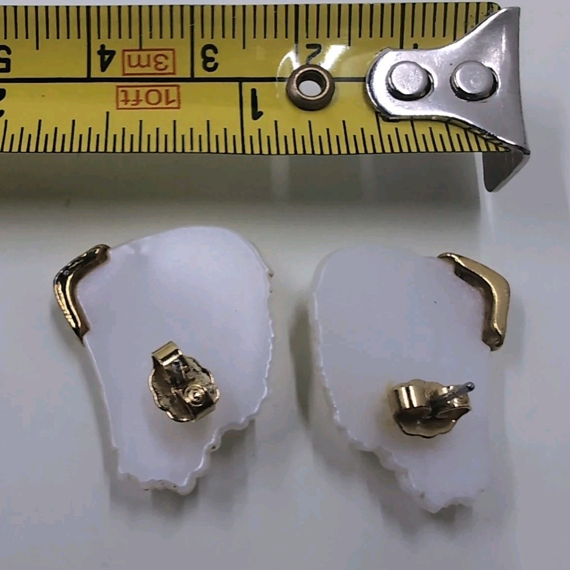 Vintage Avon Earrings Oyster Shell Pattern White Acrylic And Goldtone 1980s Mint