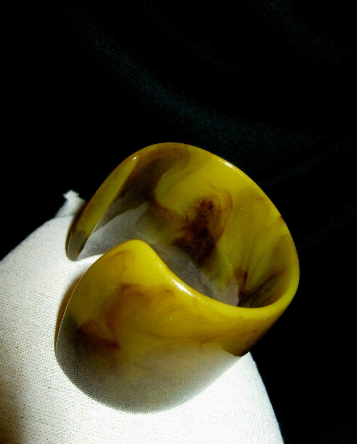 2-3/8″ Caramel Warm Olives Browns Spanish Moss Agate Marbled Horn Bakelite Cuff