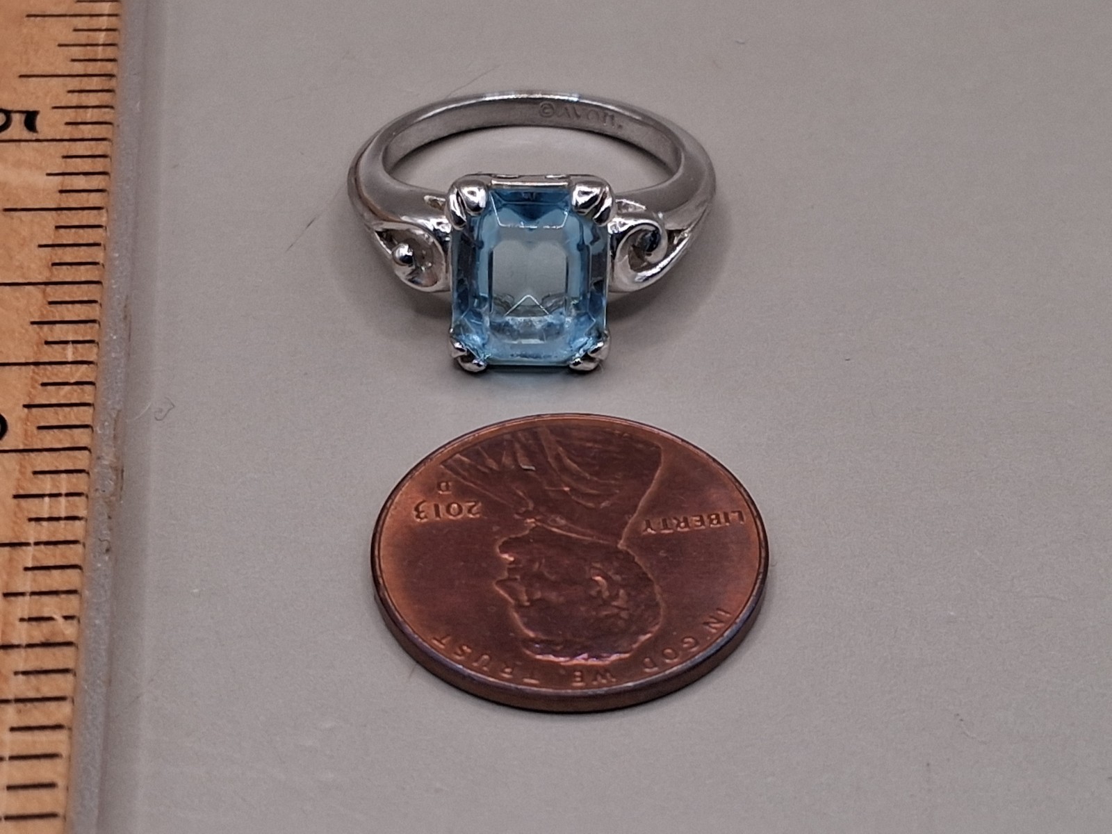 Vtg Avon Blue Crystal Silver Tone Ring Sz 6
