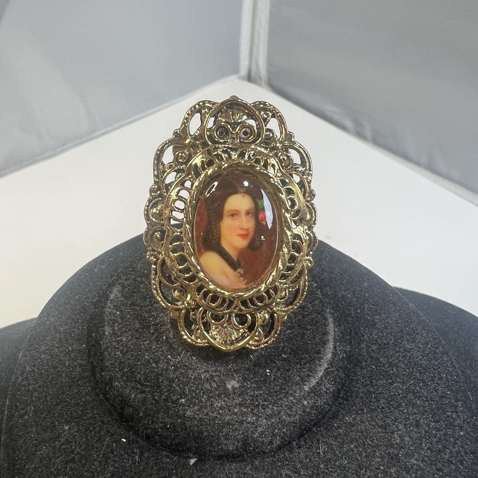 Vintage Gerrys Cameo Victorian Portrait Brooch Pin