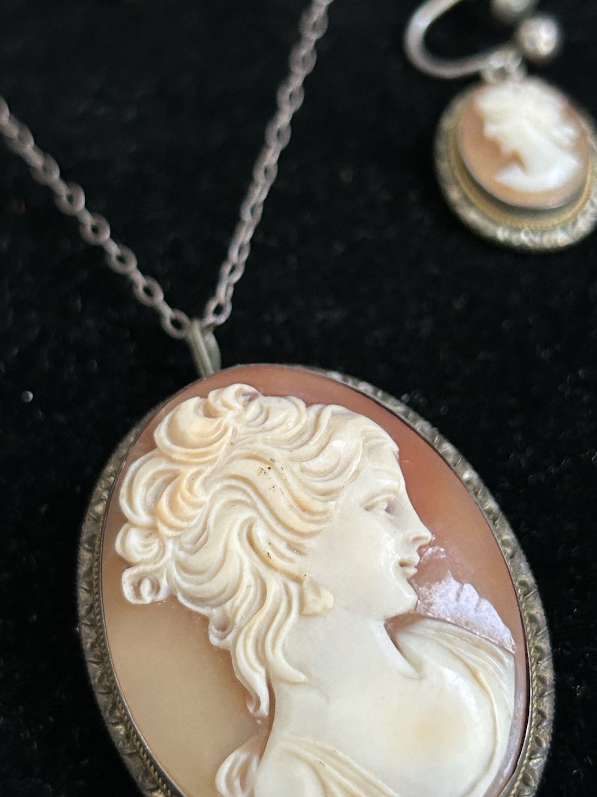 Antique 800 Silver Cameo Pendant Necklace W/Clip On Earrings & Brooch Pendant 2″