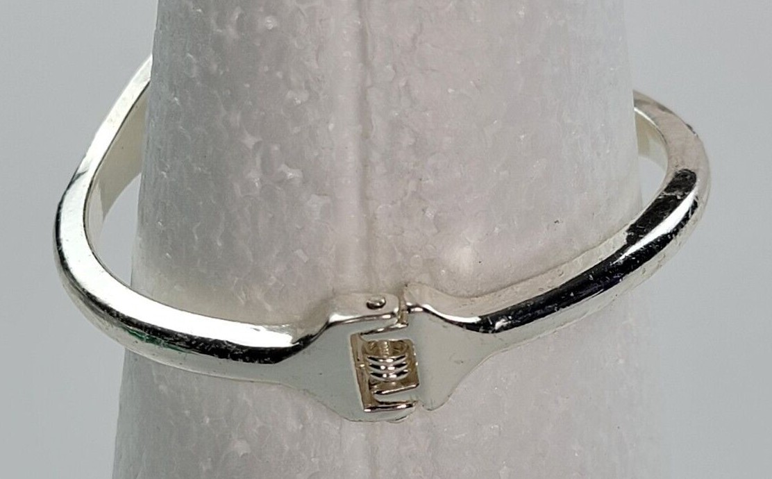 Napier Silver Tone Hinge Bracelet 6.5″ Open Work Leaf Filigree Oval Bangle