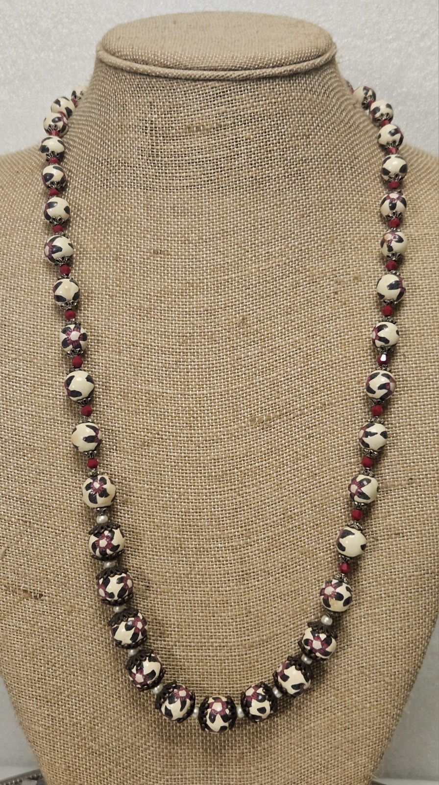 HANDMADE BEADED NECKLACE 28″ FLORAL VINTAGE ORNATE TOGGLE CLOSURE BEAUTIFUL