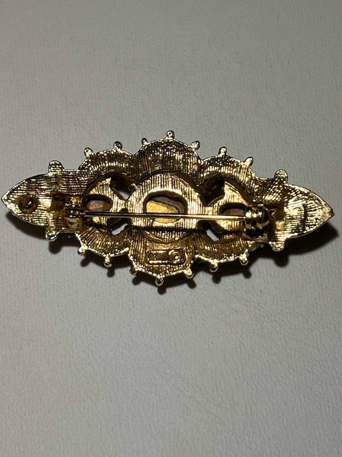 Vintage ART Red Garnet Rhinestone Gold Tone Brooch Pin