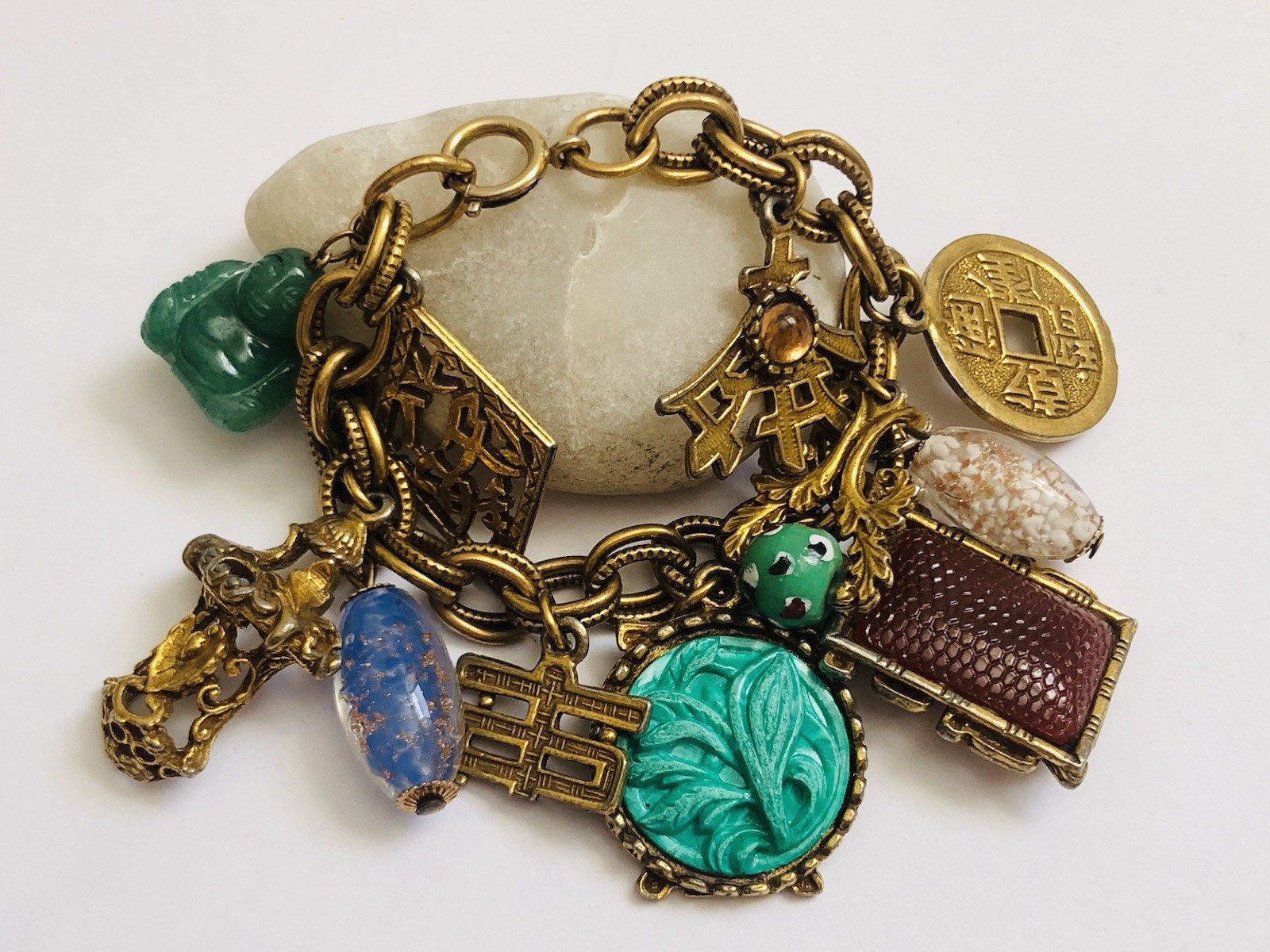 VTG Gold Tone Bracelet W/ Charms, Asian Theme To It.Beautiful And Colourful