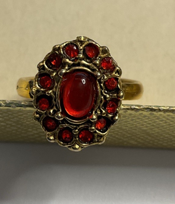 Vintage Garnet Ring Small Size Floral Design Small Stones Around Larger Stone