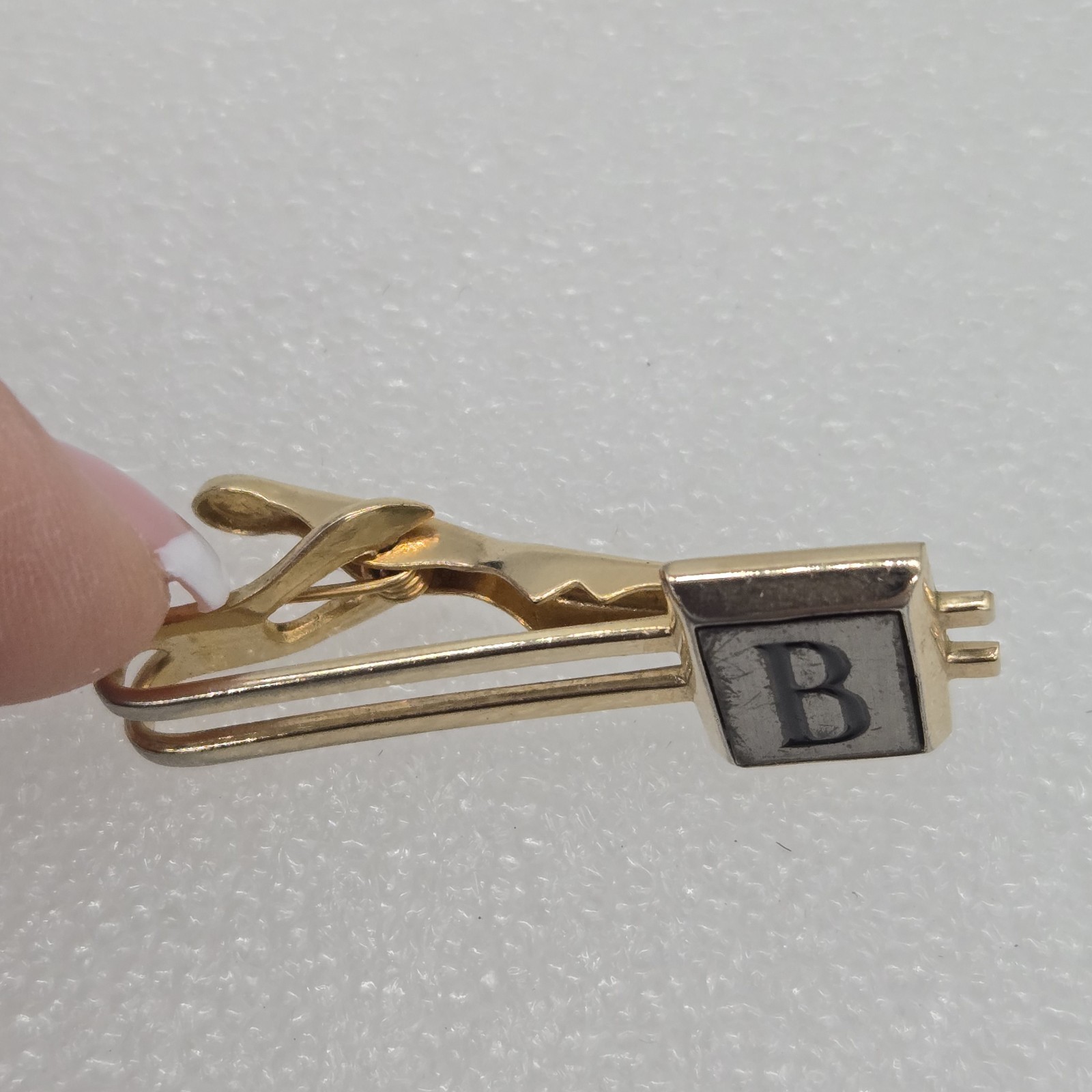 Vintage SWANK TIE BAR CLIP CLASP Gold Tone MONOGRAM INITIAL LETTER “B”