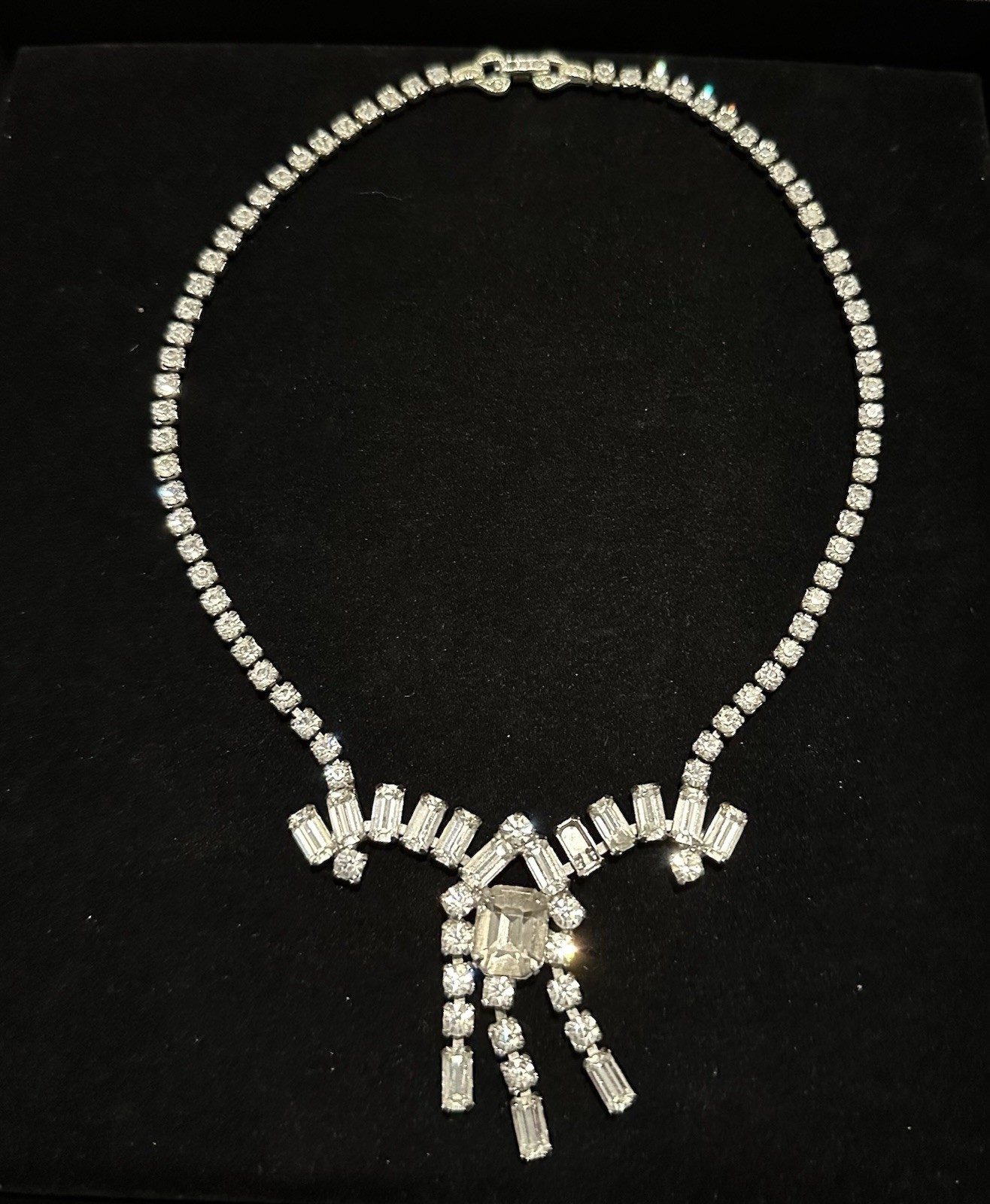 16pc Vintage Rhinestone Costume Jewelry Lot Necklace Earrings Brooch