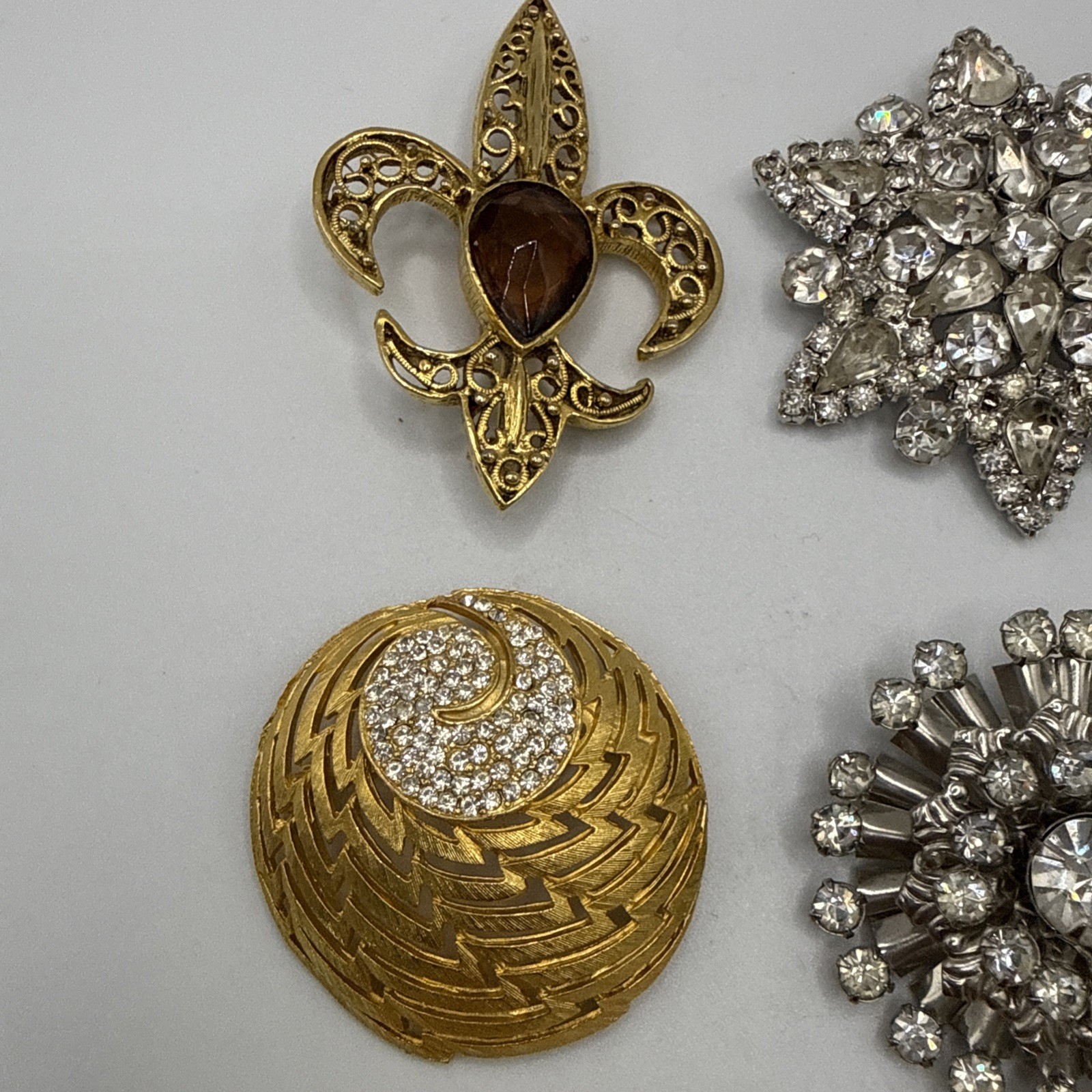 Lot Of 6 Vintage Brooches Floral Gold Tone Pearl Rhinestone Romantic 1.5″ – 2″
