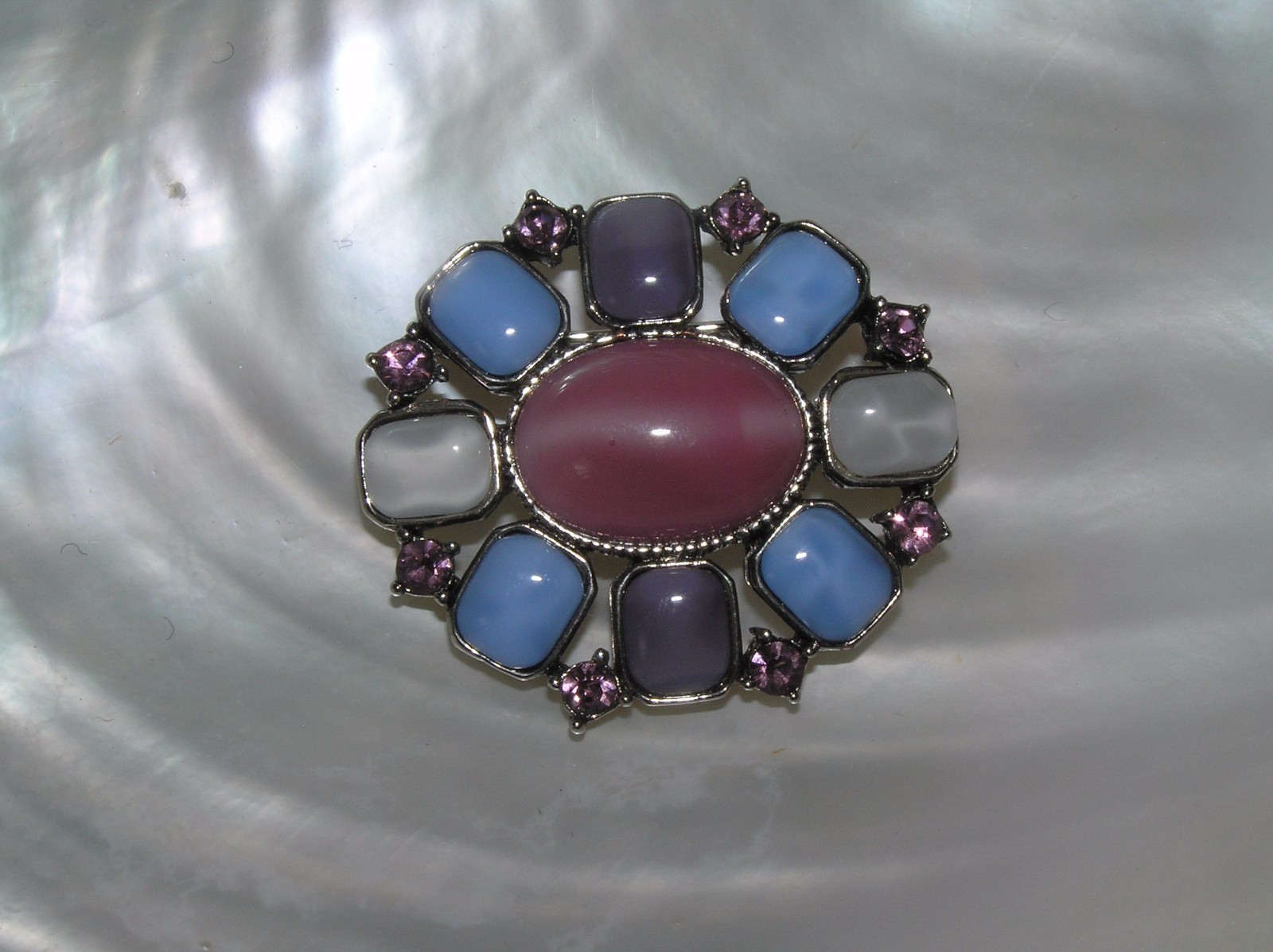 Estate LC Signed Periwinkle Purple Pink & White Glass Cab & Rhinestone Oval Pin