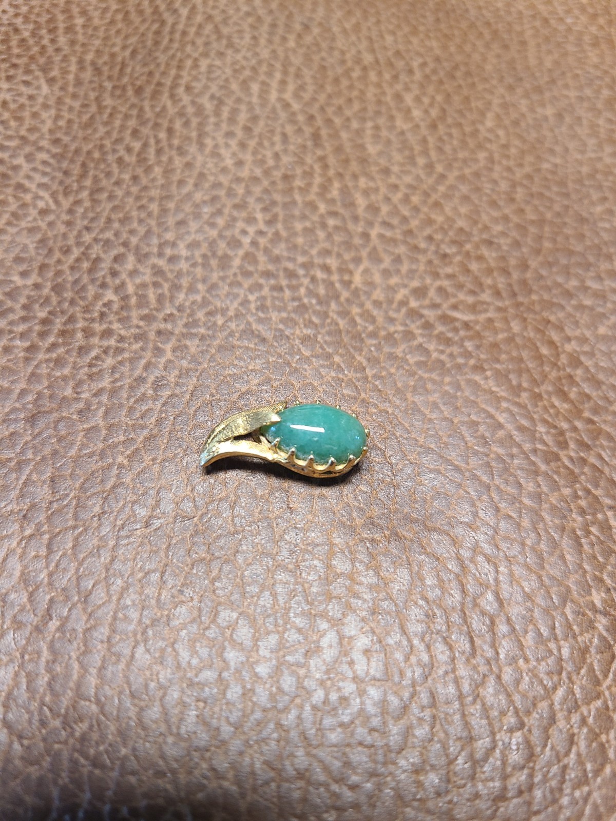 14K Yellow Gold Natural Green Jade Pendant – Pear Cabochon, Elegant Leaf Design