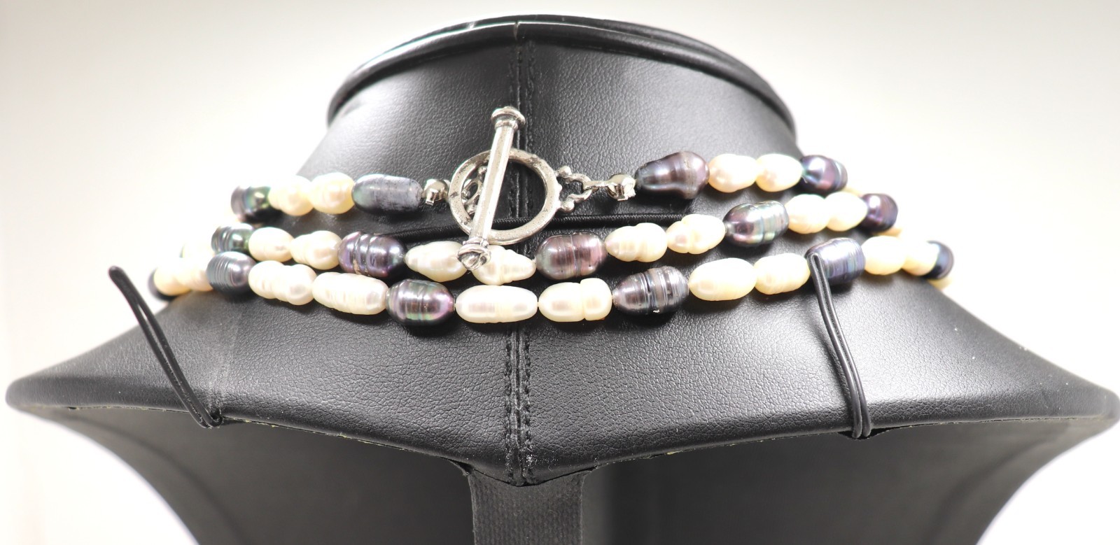 VINTAGE WHITE AND GRAY WATER PEARL NECKLACE 56″ TOGGLE CLASP