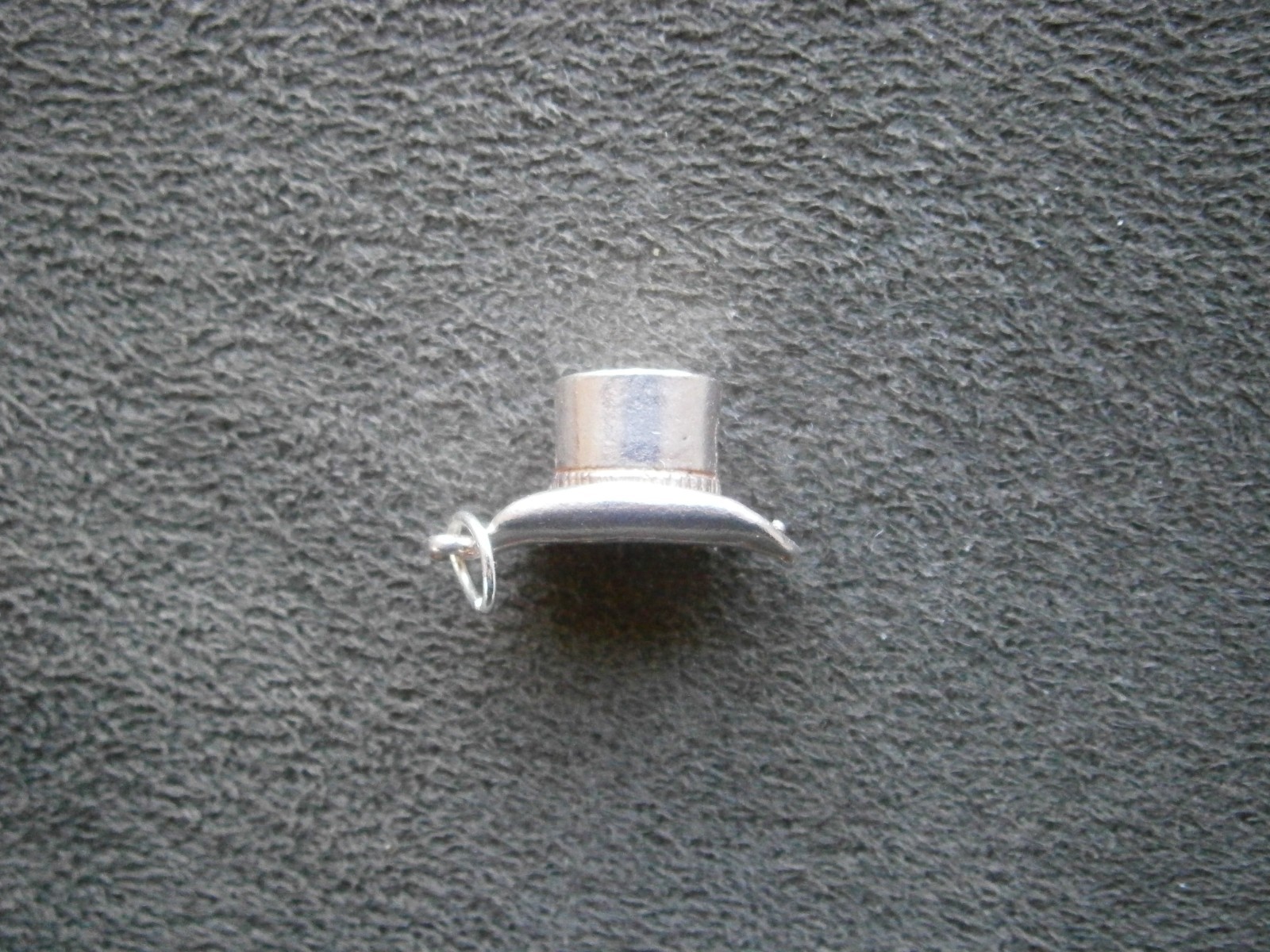 Top Hat Vintage Sterling Silver Bracelet Charm Pendant 2.1g