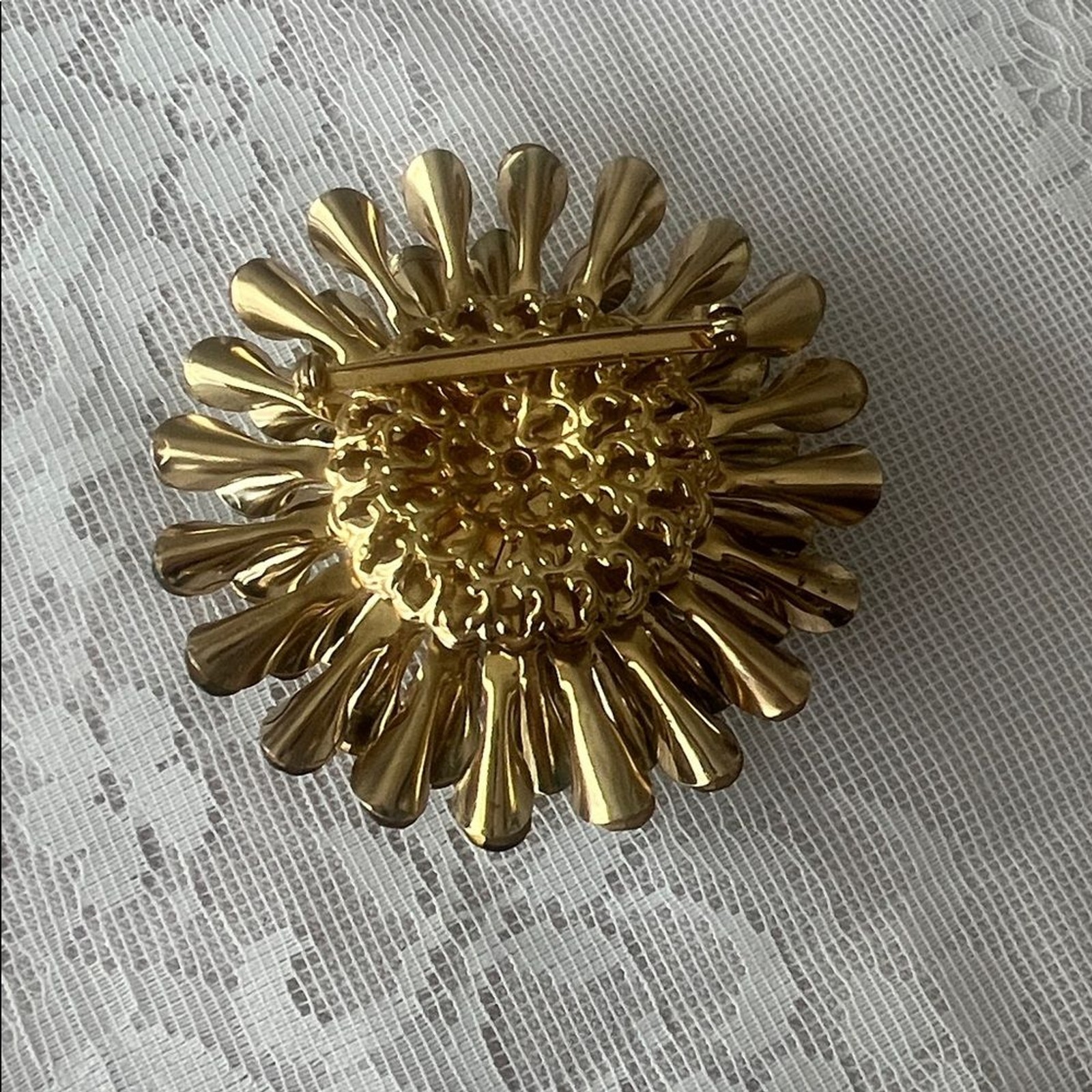 Vintage Starburst 1950/60’s dome shaped crystals brooch 2.5”unsigned
