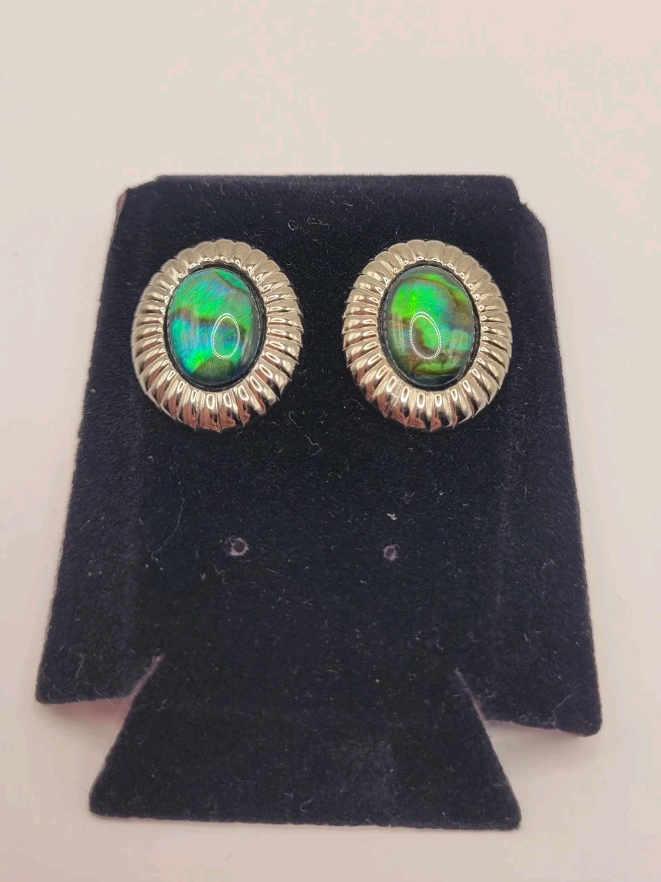 New Vintage Green Pua Shell Oval Stud Earrings Silver Tone Fluted Oval Bezel 1″