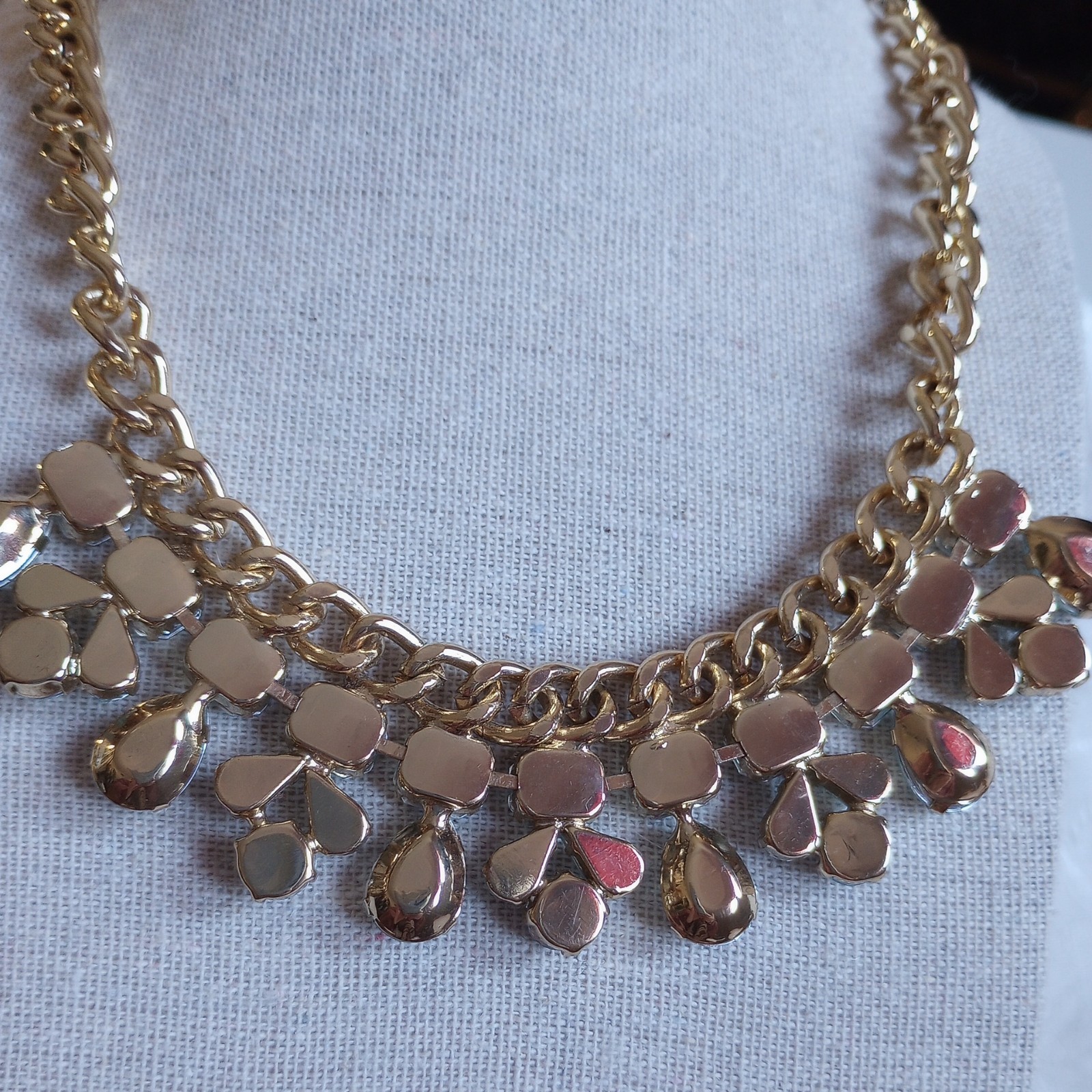 Light Teal Faceted Jeweled Statement Link Necklace Goldtone read Tone Choker 15″