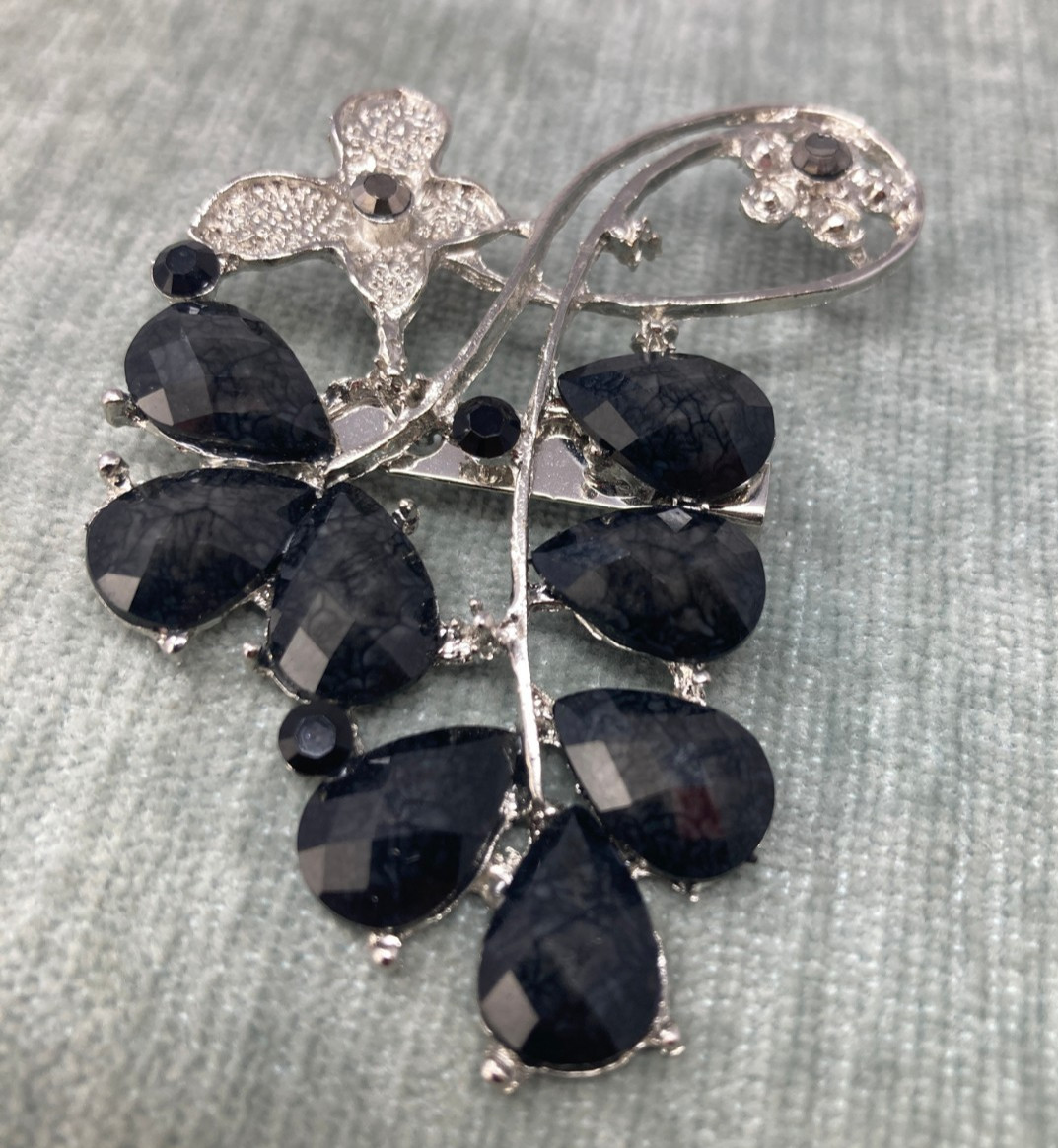 Floral Vine Brooch Silver Tone Black Faceted Teardrop Stones Rhinestone